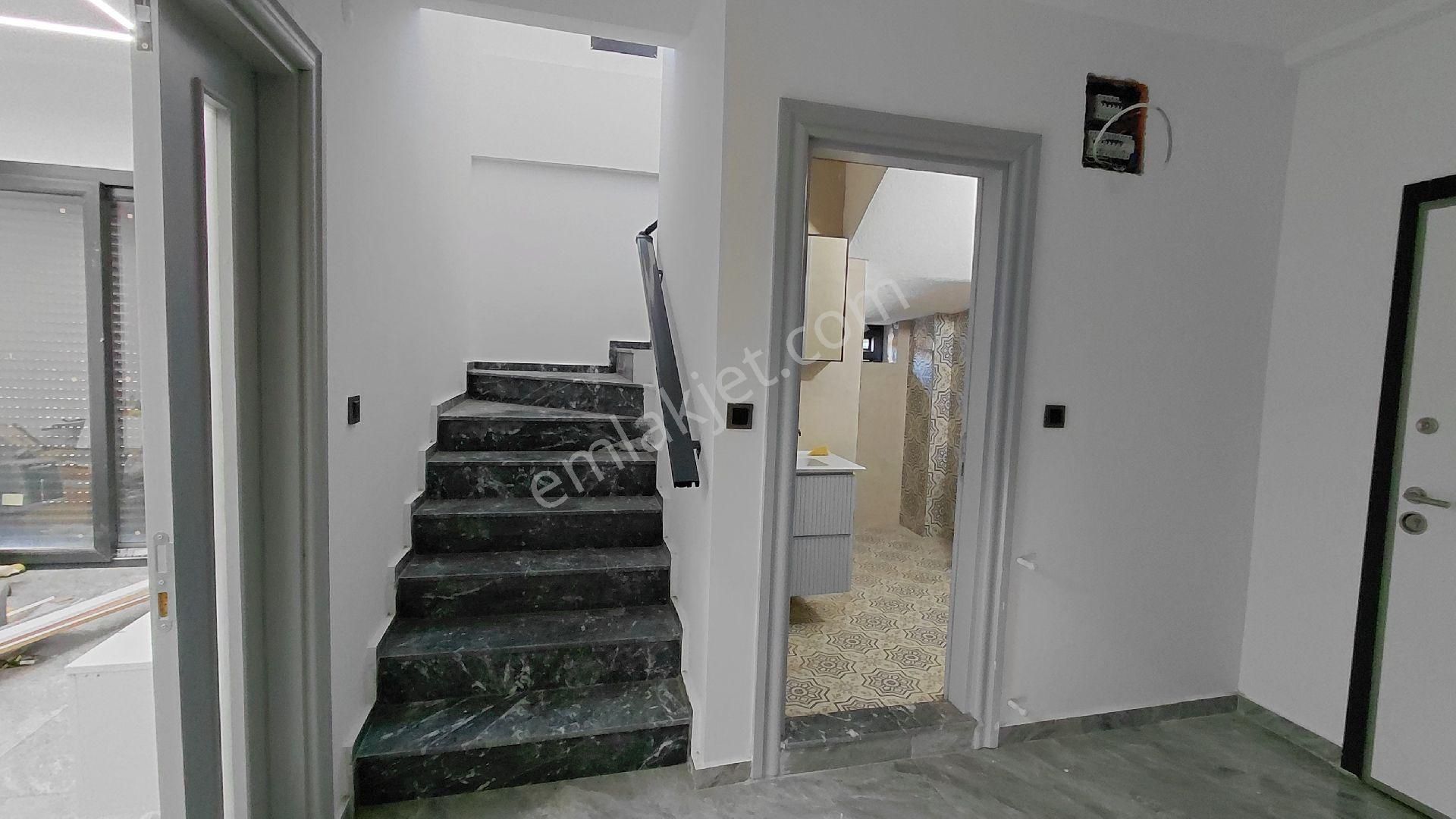 Abük Merkezde Müstalil ,havuzlu ,otoparklı,bahçeli 3+1 Villa - Görsel 30