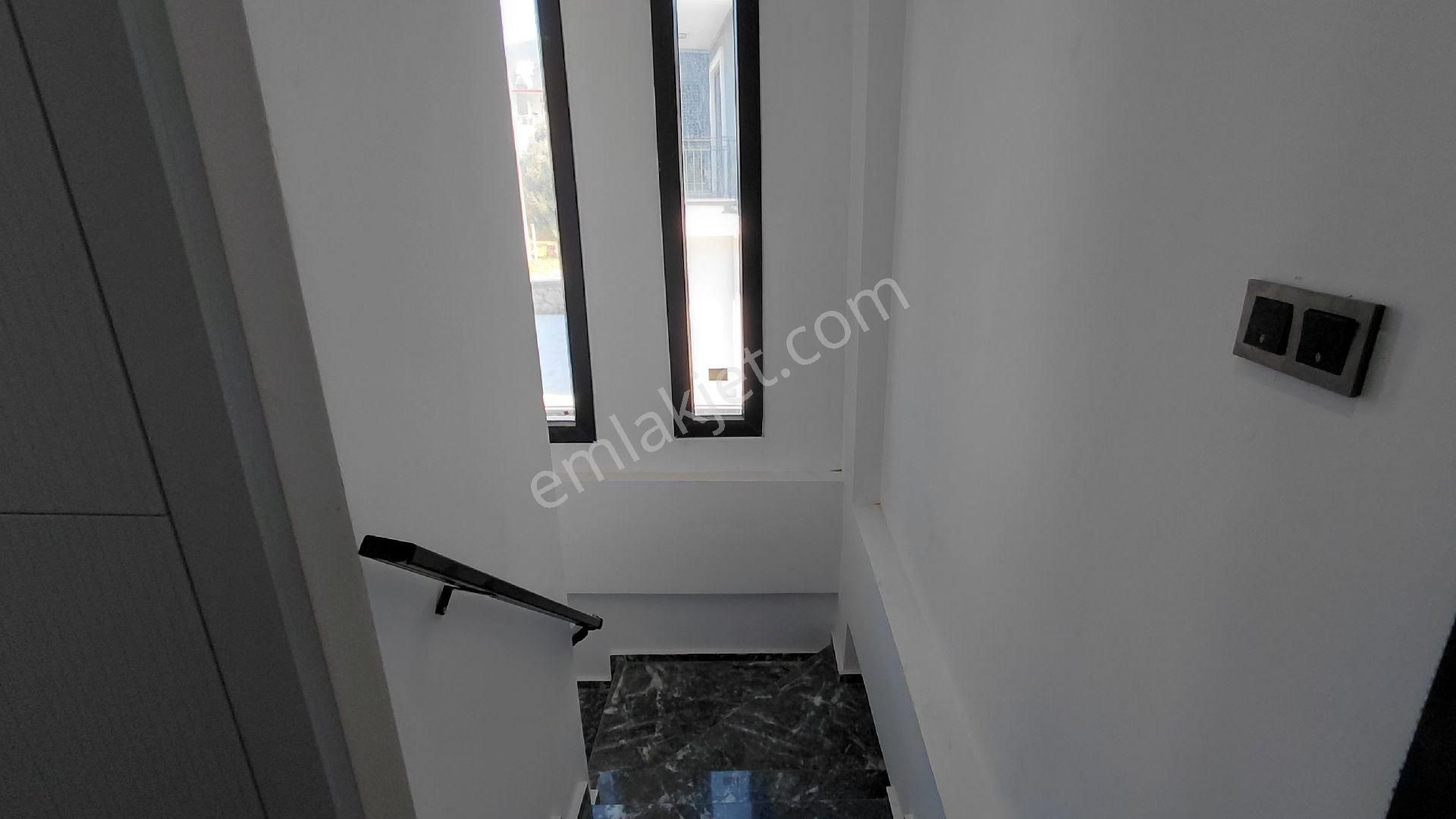 Abük Merkezde Müstalil ,havuzlu ,otoparklı,bahçeli 3+1 Villa - Görsel 13