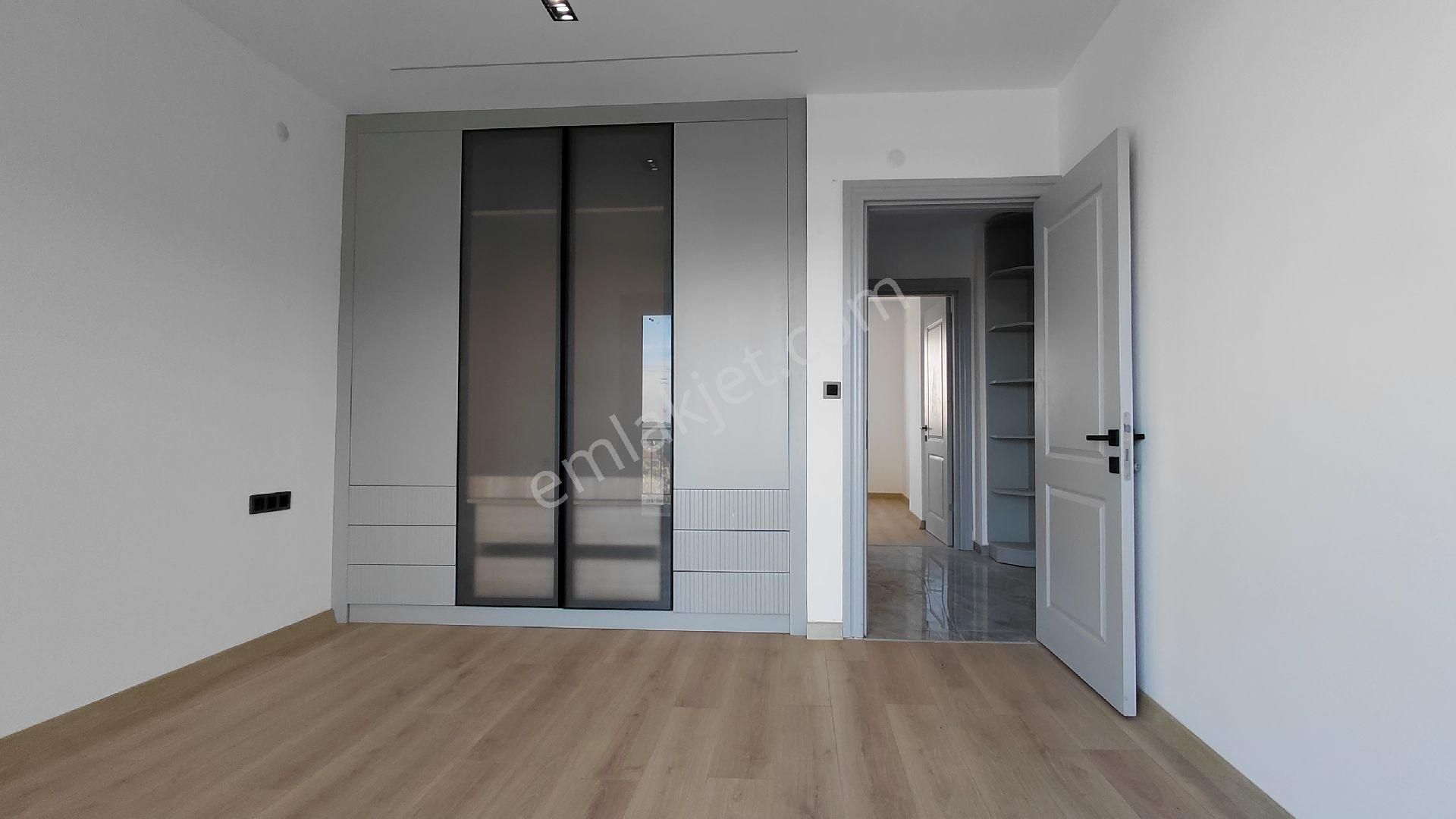 Abük Merkezde Müstalil ,havuzlu ,otoparklı,bahçeli 3+1 Villa - Görsel 22