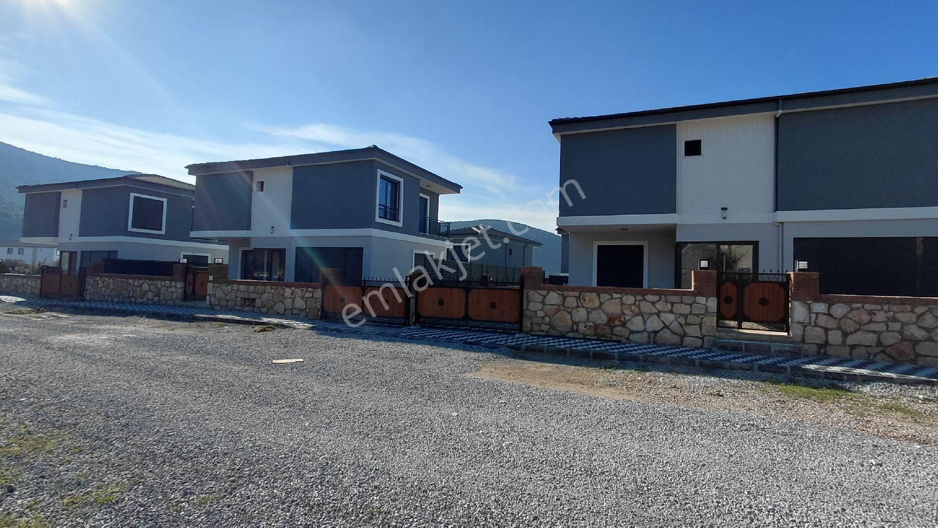 Abük Merkezde Müstalil ,havuzlu ,otoparklı,bahçeli 3+1 Villa - Görsel 4