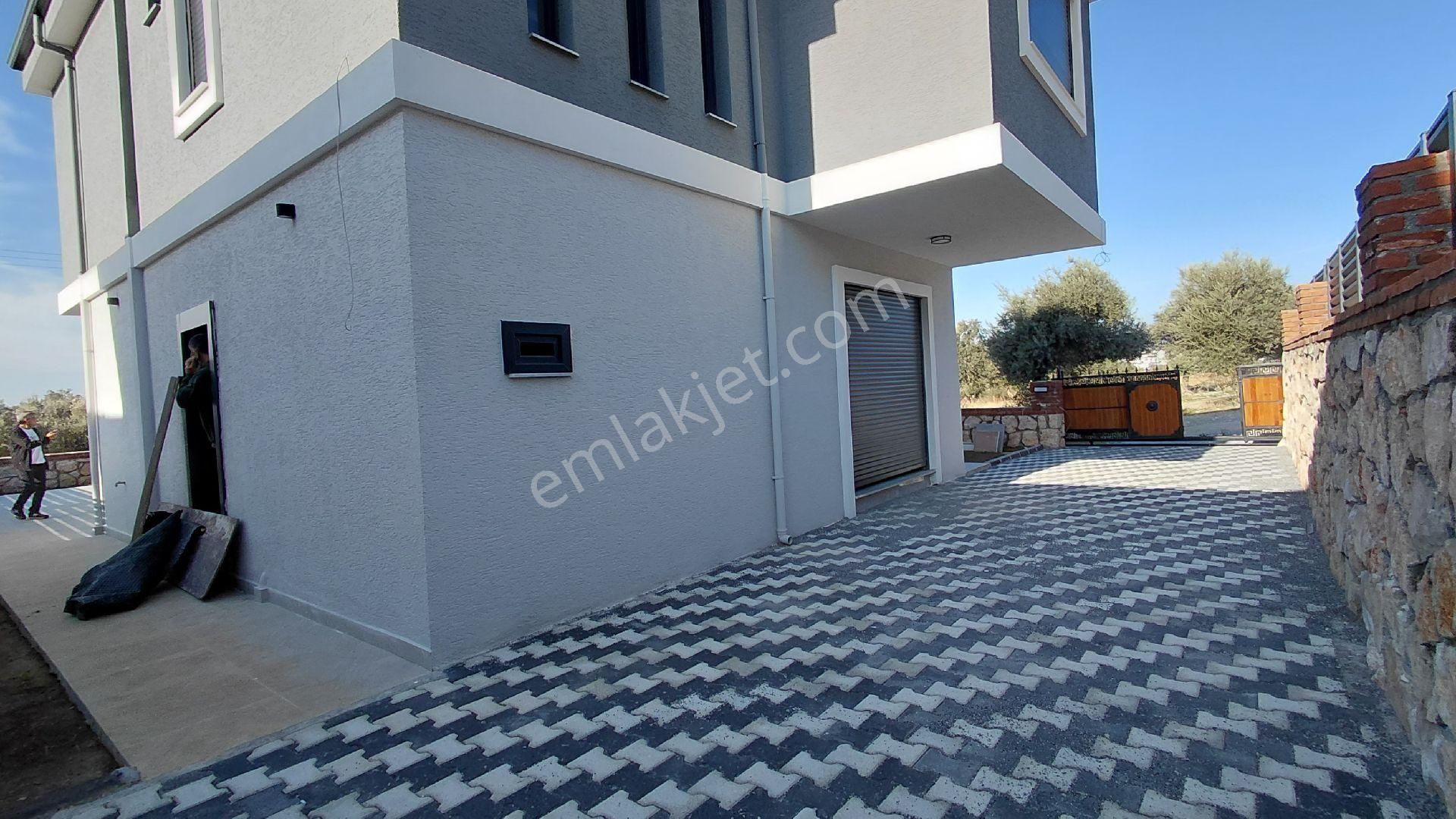 Abük Merkezde Müstalil ,havuzlu ,otoparklı,bahçeli 3+1 Villa - Görsel 2