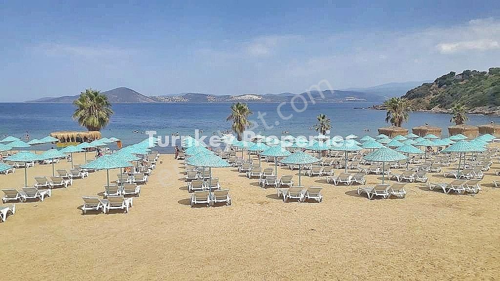 Plajlı Sitede, Doğa Ve Göl Manzaralı Satılık Müstakil 3+1 Villa