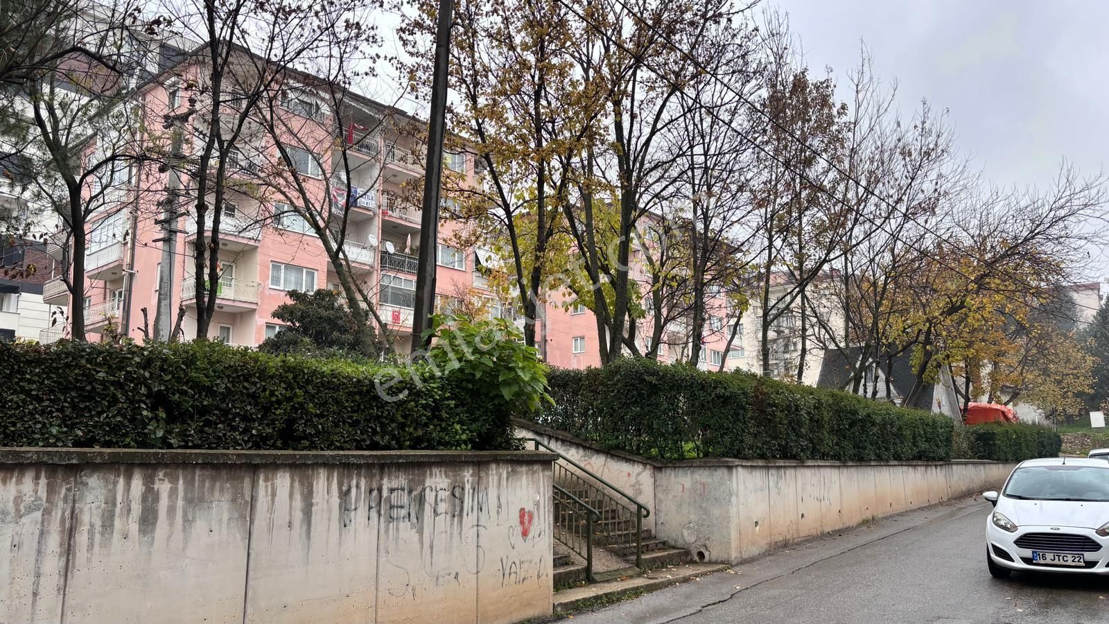 Beşevler Mahallesinde Arakat İçi Yenilenmiş 3+1 Dare - Görsel 17