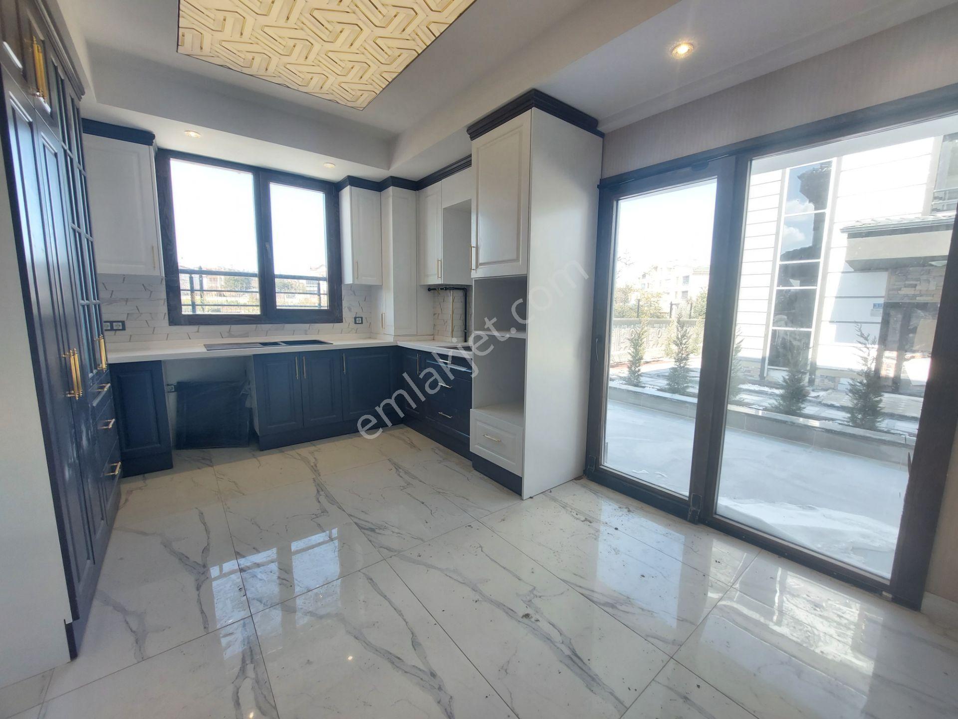 Sille Ak Mahallesi'nde 5+1 310 M2 Satılık Lüks Villa