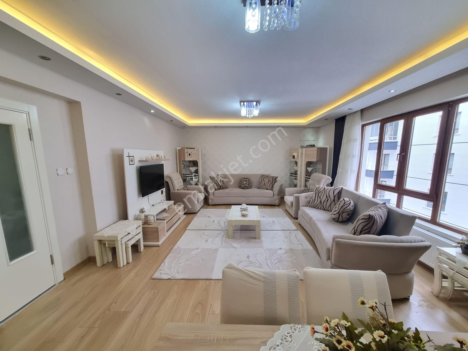 Sivas Caddesinde - Lüks Yapılı - Geniş - 2 Cam Balkonlu - 3+1... - Görsel 2