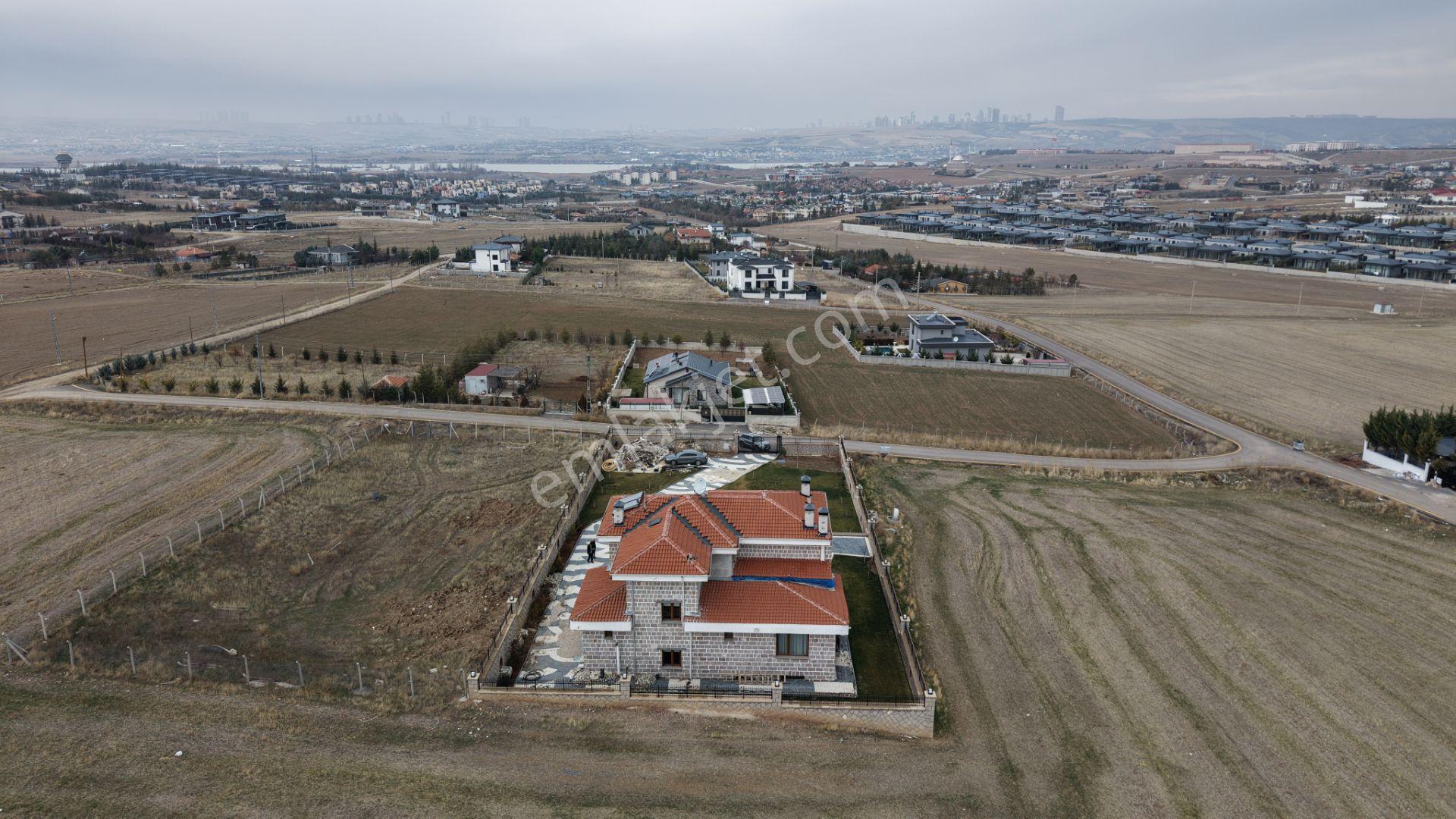 Gölbaşı - Bahçelievler Mah. Göl Manzaralı Satılık Villa