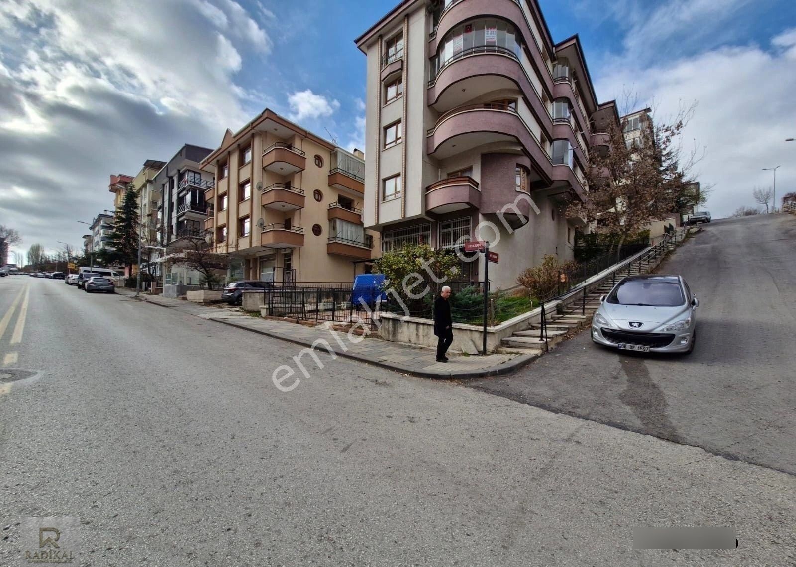 Birlik Mahallesi 471. Sokakta Ara Katta M2 Si Yüksek Kiralık 4+1 Daire ............ - Görsel 3