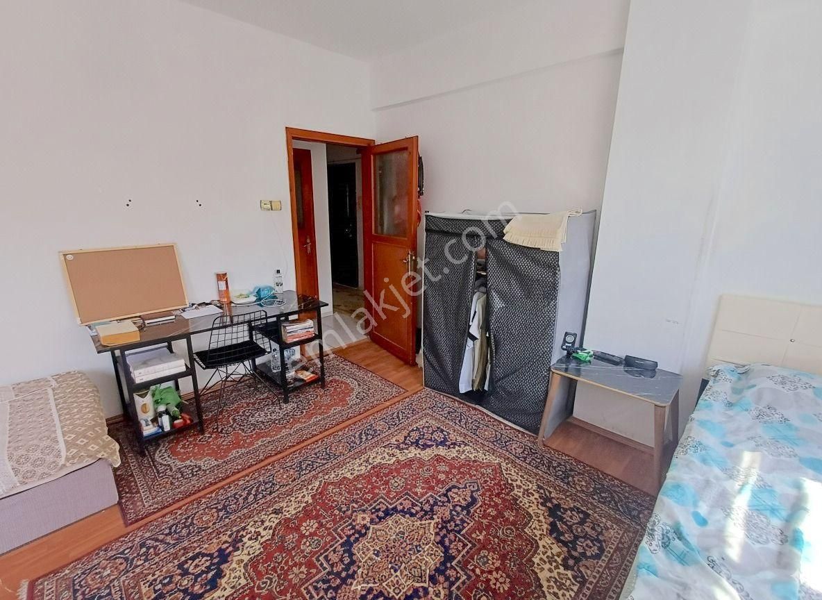 Sahibinden -bahçelievler Çobançeşme'de Çift Balkon Ara Kat Daire - Takas Seçeneği - Görsel 4