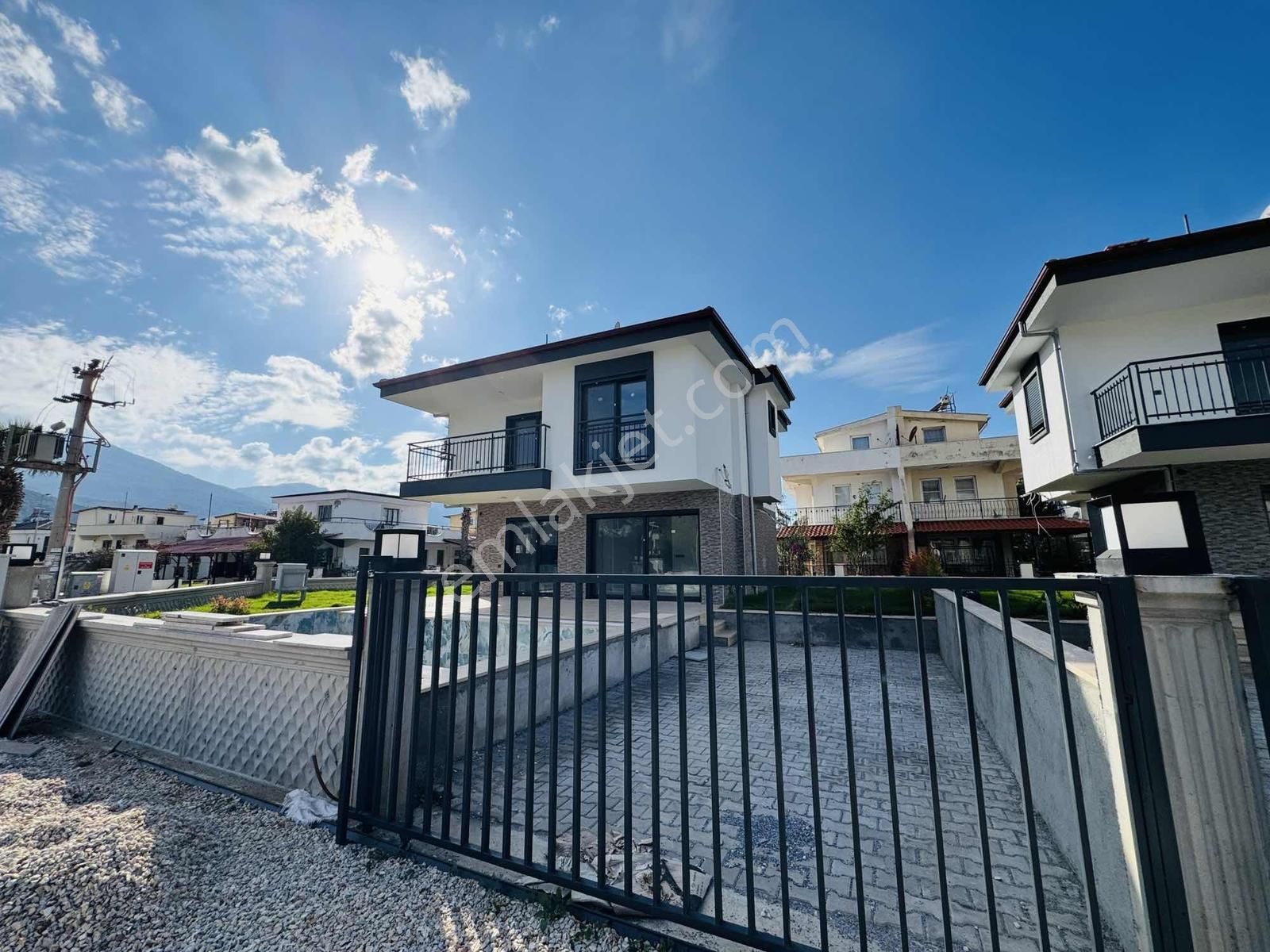 Güzelçamlı'da Denize 600 Mt Tam Müstakil Havuzlu 3+1 Villa - Görsel 11