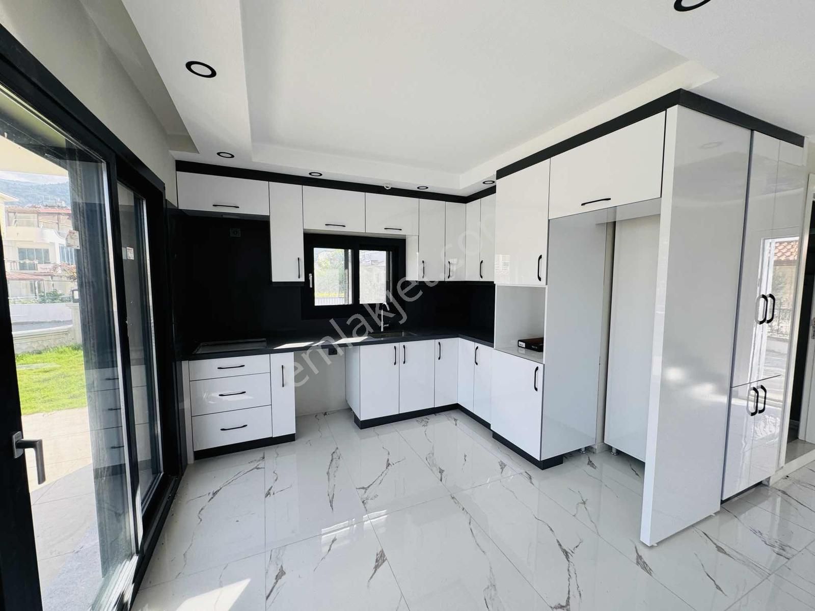 Güzelçamlı'da Denize 600 Mt Tam Müstakil Havuzlu 3+1 Villa - Görsel 24