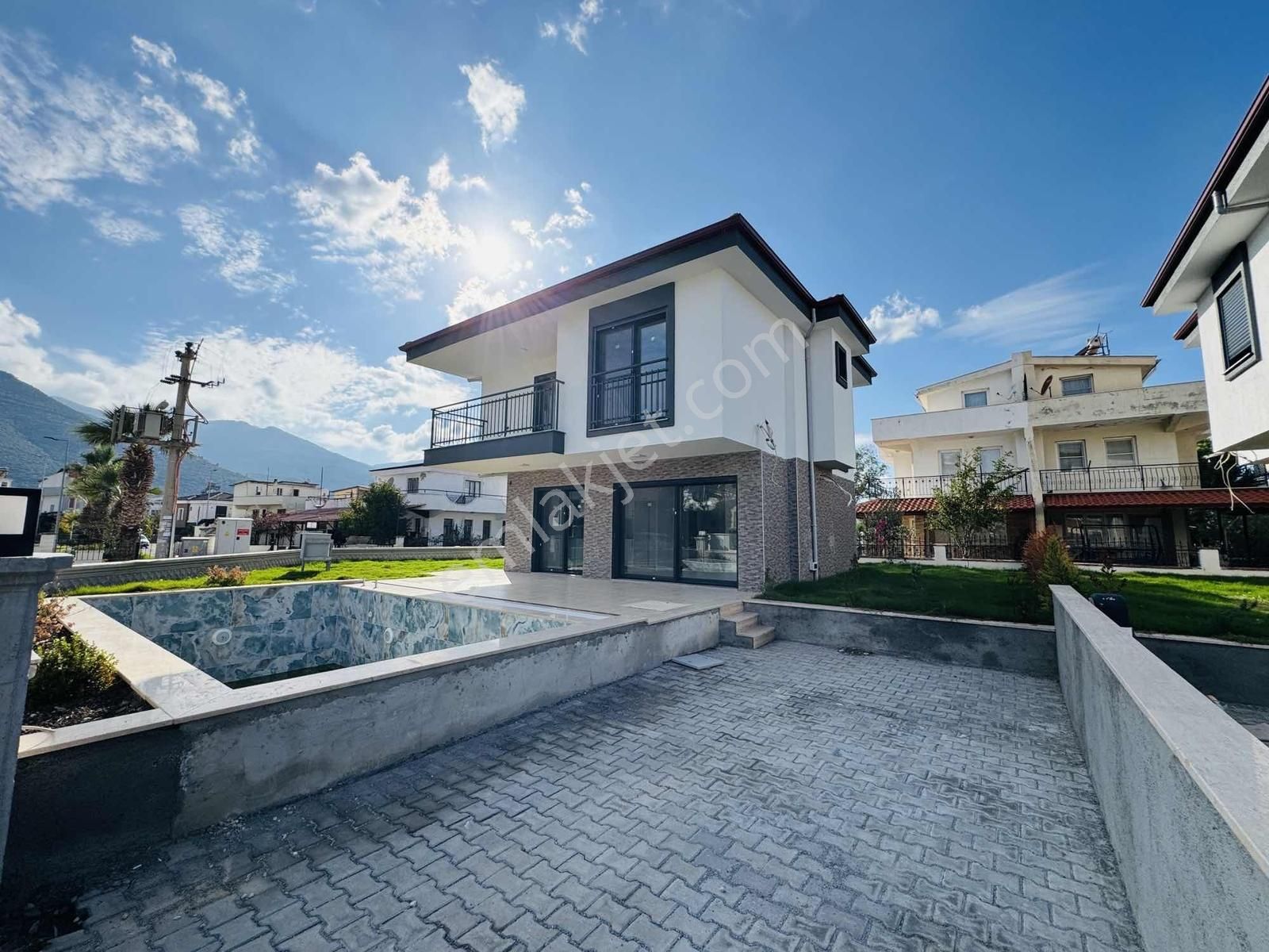 Güzelçamlı'da Denize 600 Mt Tam Müstakil Havuzlu 3+1 Villa - Görsel 9