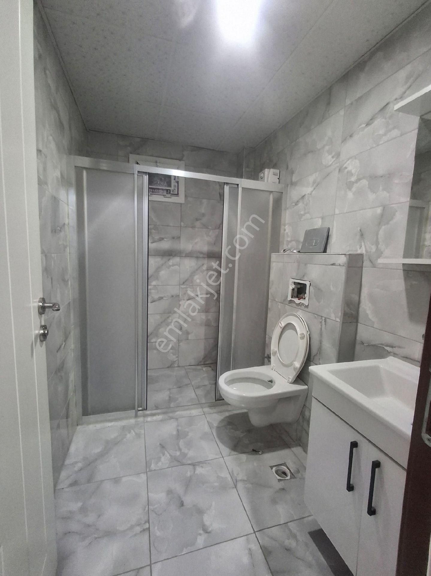 Cadde Üzeri Hasarsız İskanlı Eşyalı Satlık 1+1 - Görsel 9