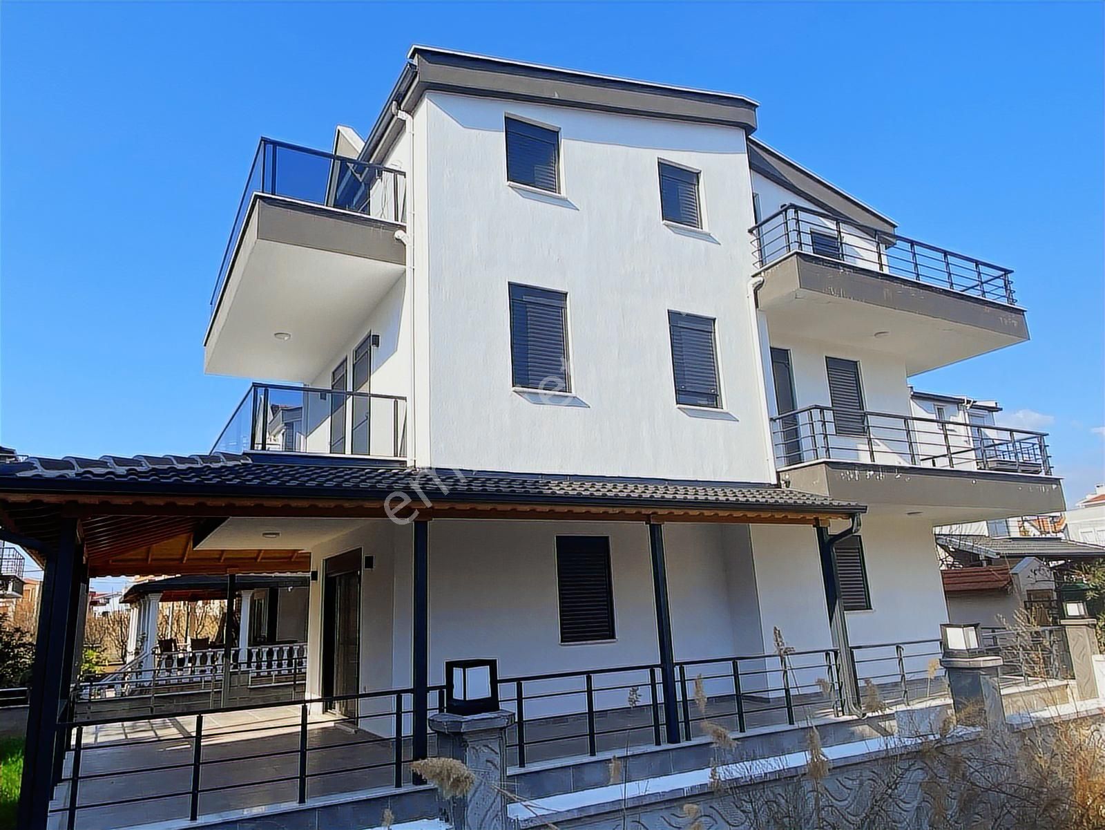 Rw Nefes'ten Altınova'da Denize 100 Metre Mesafede 5+1 Villa - Görsel 24