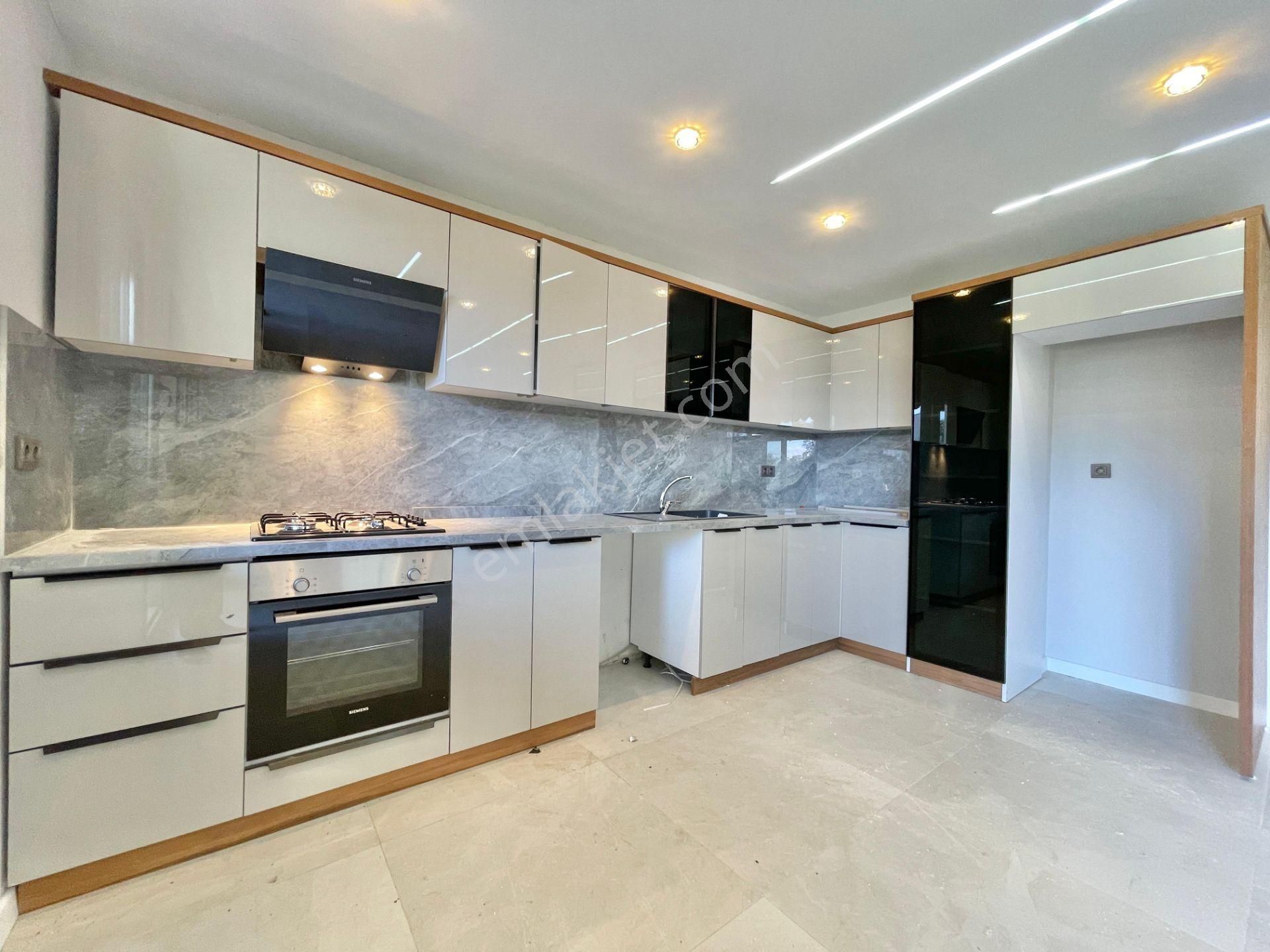 Berkay Demirel'den Gürede Denize 300 Metre Sıfır 4+1 Villa