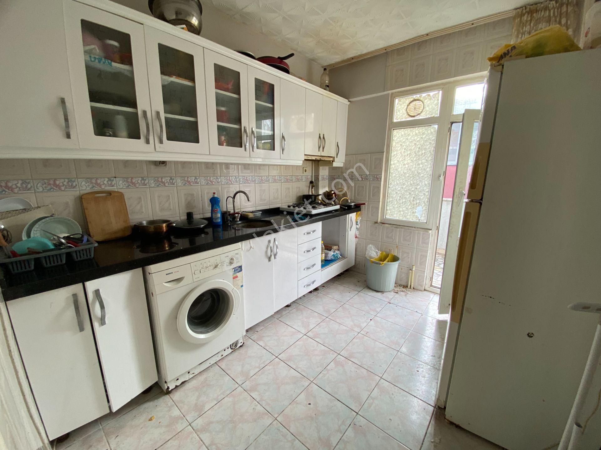 Lidya Emlak'tan 3+1 140m2 3 Cepheli Cadde Önü Satılık Daire