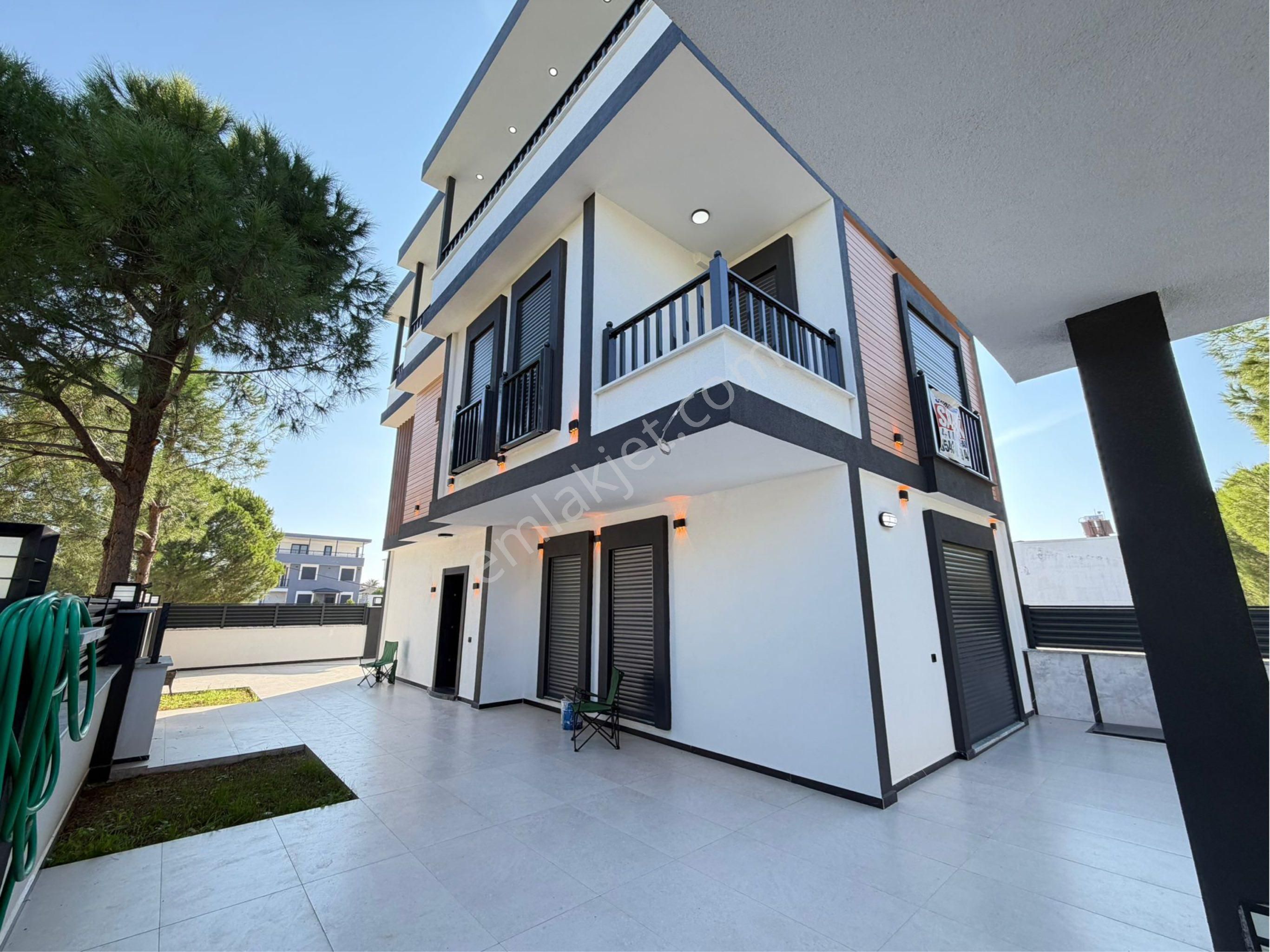 Didim Efelerde 4+1 Havuzlu Özel Otoparlı Ayrı Mutfaklı Tribleks