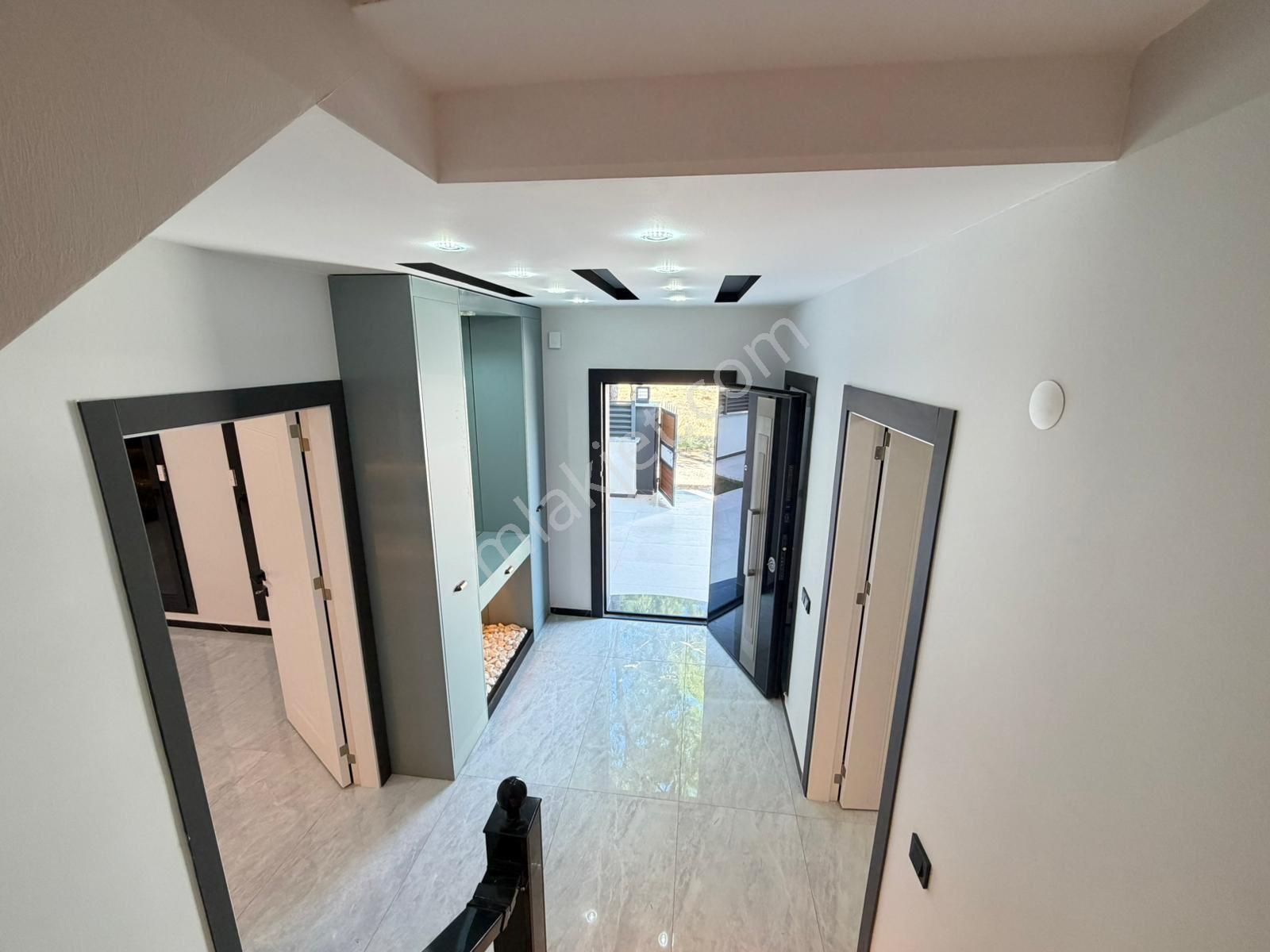 Didim Efelerde 4+1 Havuzlu Özel Otoparlı Ayrı Mutfaklı Tribleks - Görsel 22