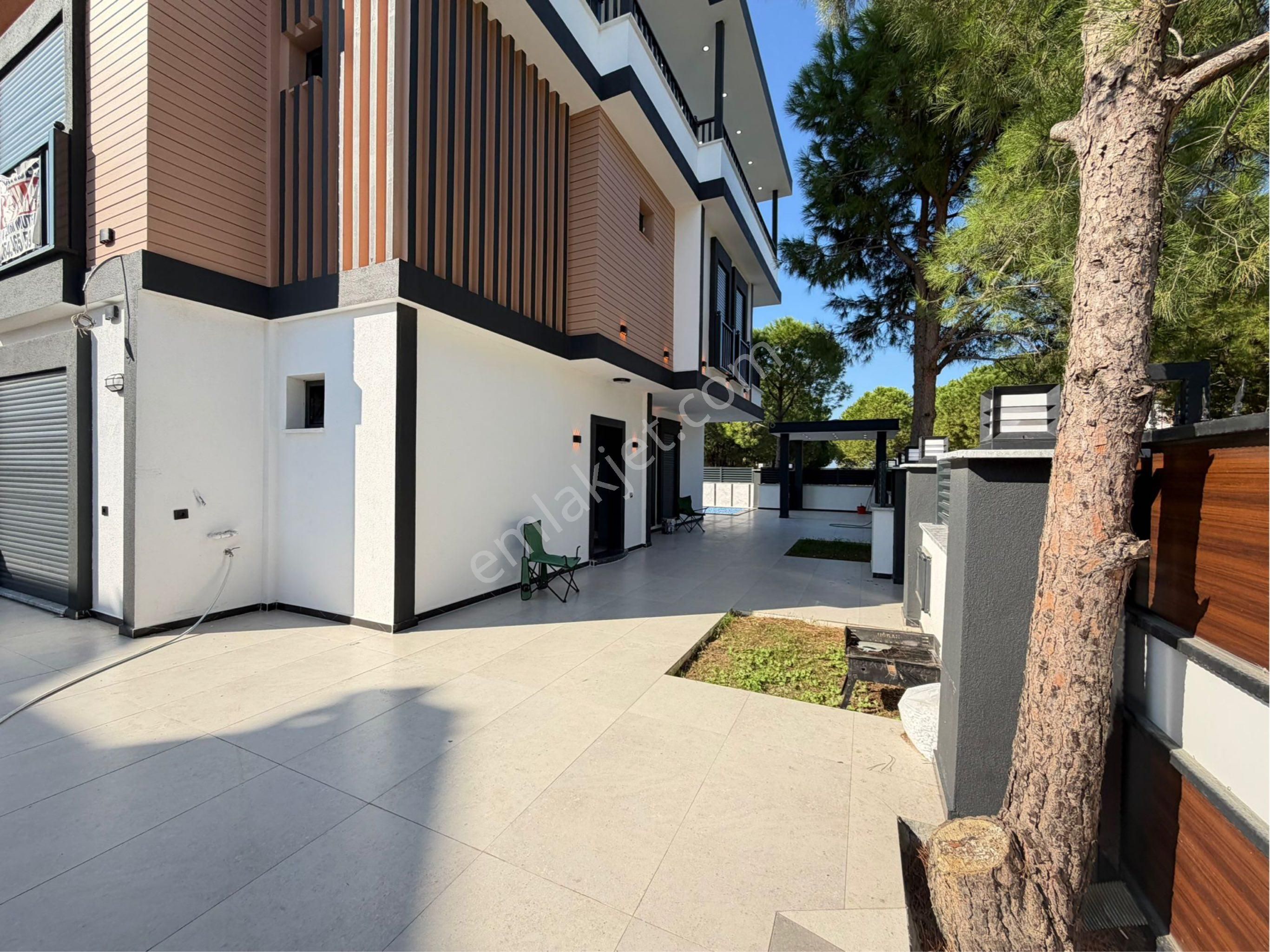 Didim Efelerde 4+1 Havuzlu Özel Otoparlı Ayrı Mutfaklı Tribleks - Görsel 14