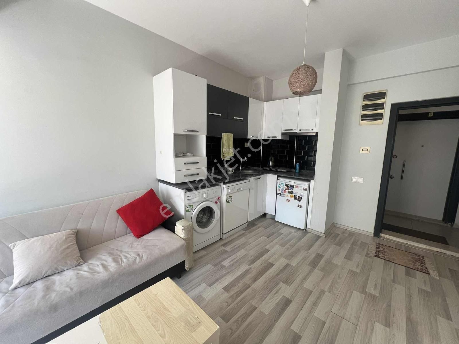 Seyrekte Üniversiteye Yakın, Havuzlu Site Eşyalı 1+1 Daire - Görsel 7