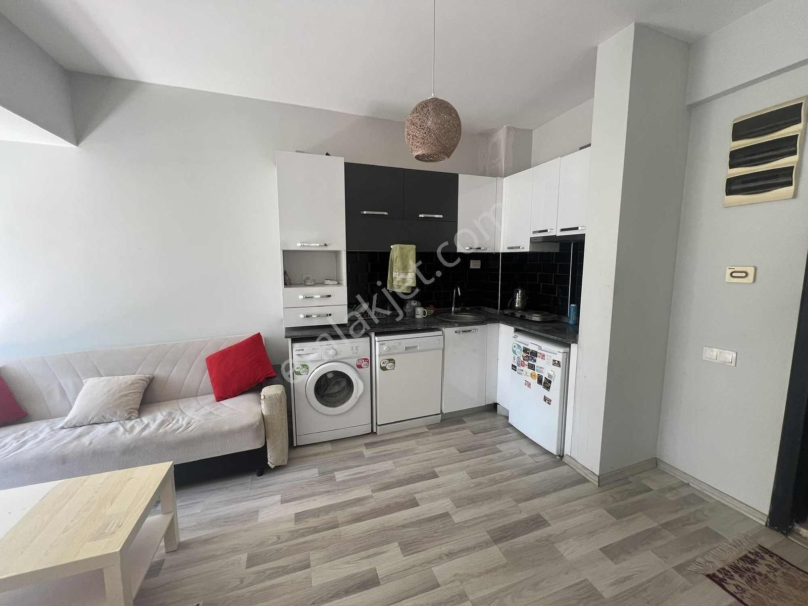 Seyrekte Üniversiteye Yakın, Havuzlu Site Eşyalı 1+1 Daire - Görsel 10