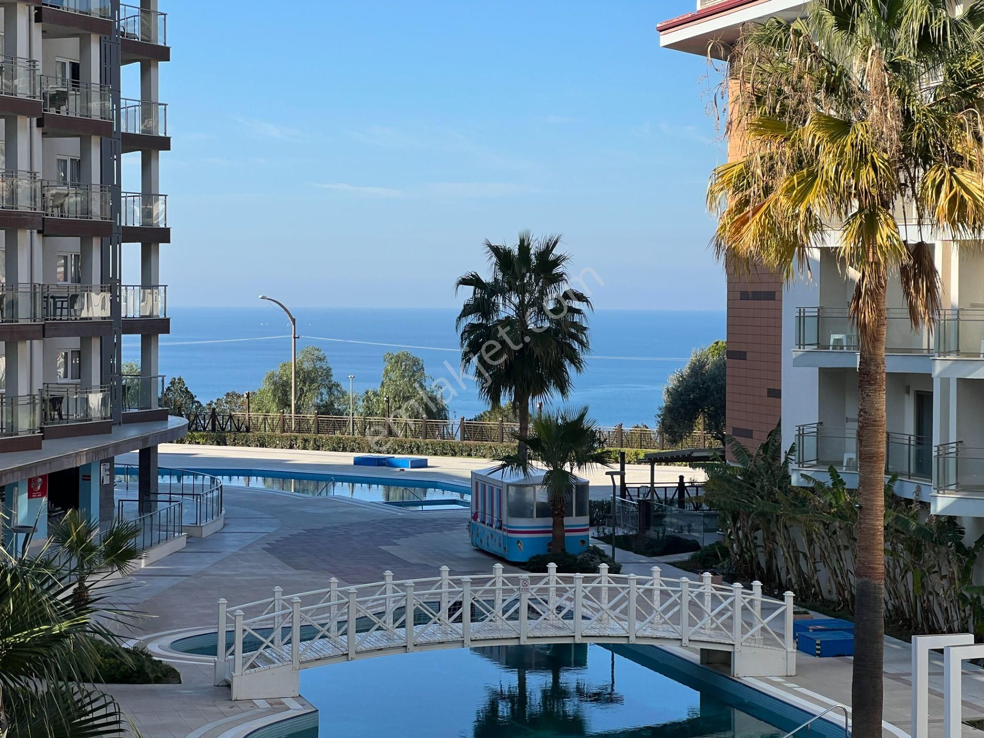 Kuşadası Marina, Ramada Deniz-havuz Manzaralı Satılık 2+1 Daire - Görsel 2
