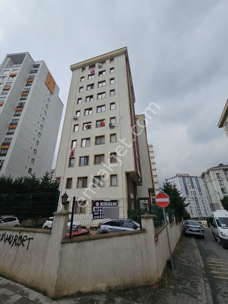 Şerifali Mah.hatboyu Cad Ve Elammış Cad Yakın Full Eşyali 3+1