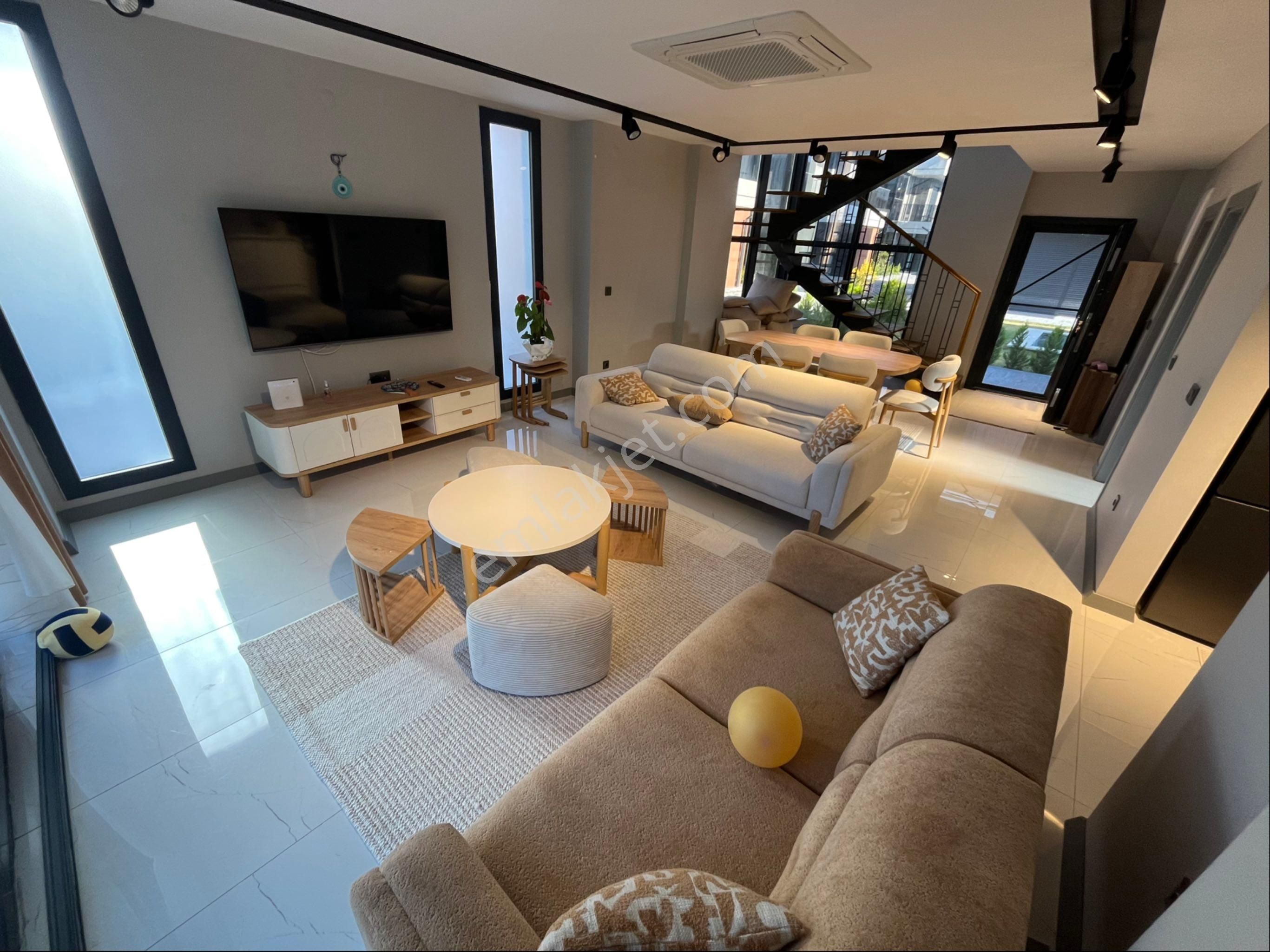 Kuşadasında Müstakil Özel Havuzlu Deniz Manzaralı Eşyalı Villa - Görsel 6