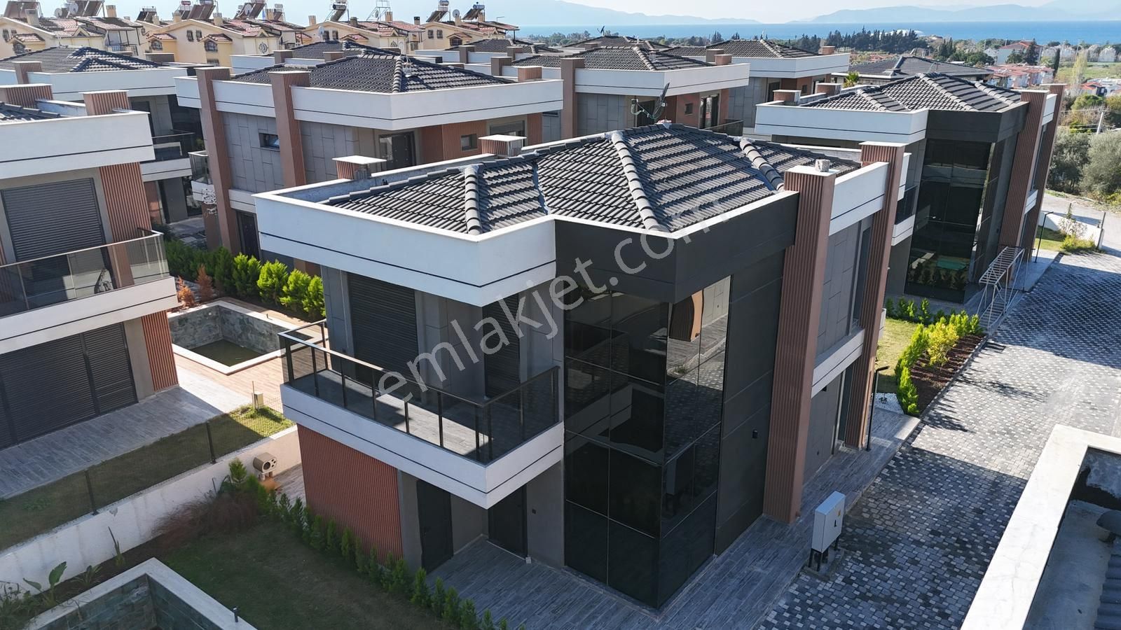 Kuşadasında Müstakil Özel Havuzlu Deniz Manzaralı Eşyalı Villa - Görsel 28