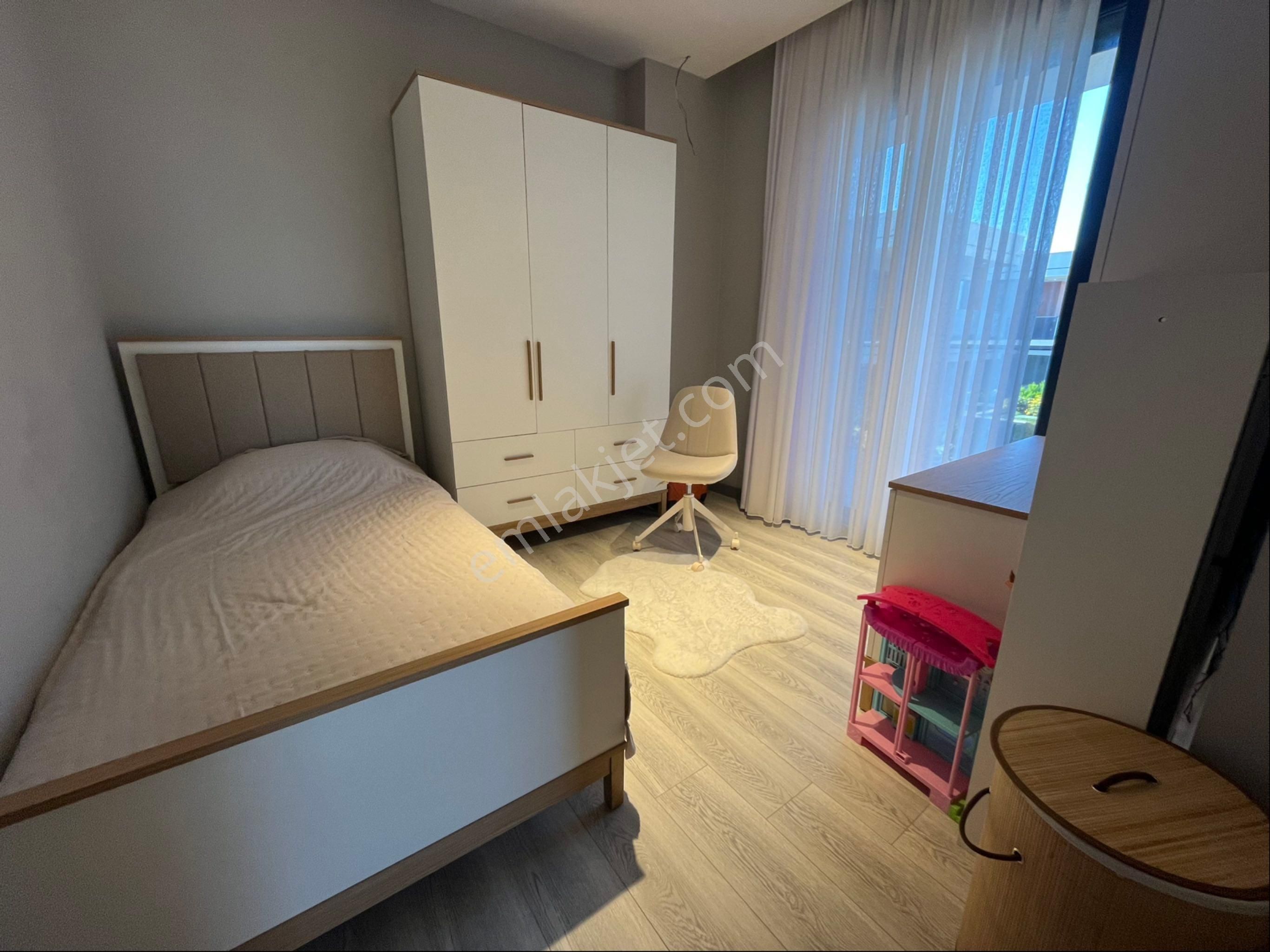 Kuşadasında Müstakil Özel Havuzlu Deniz Manzaralı Eşyalı Villa - Görsel 10