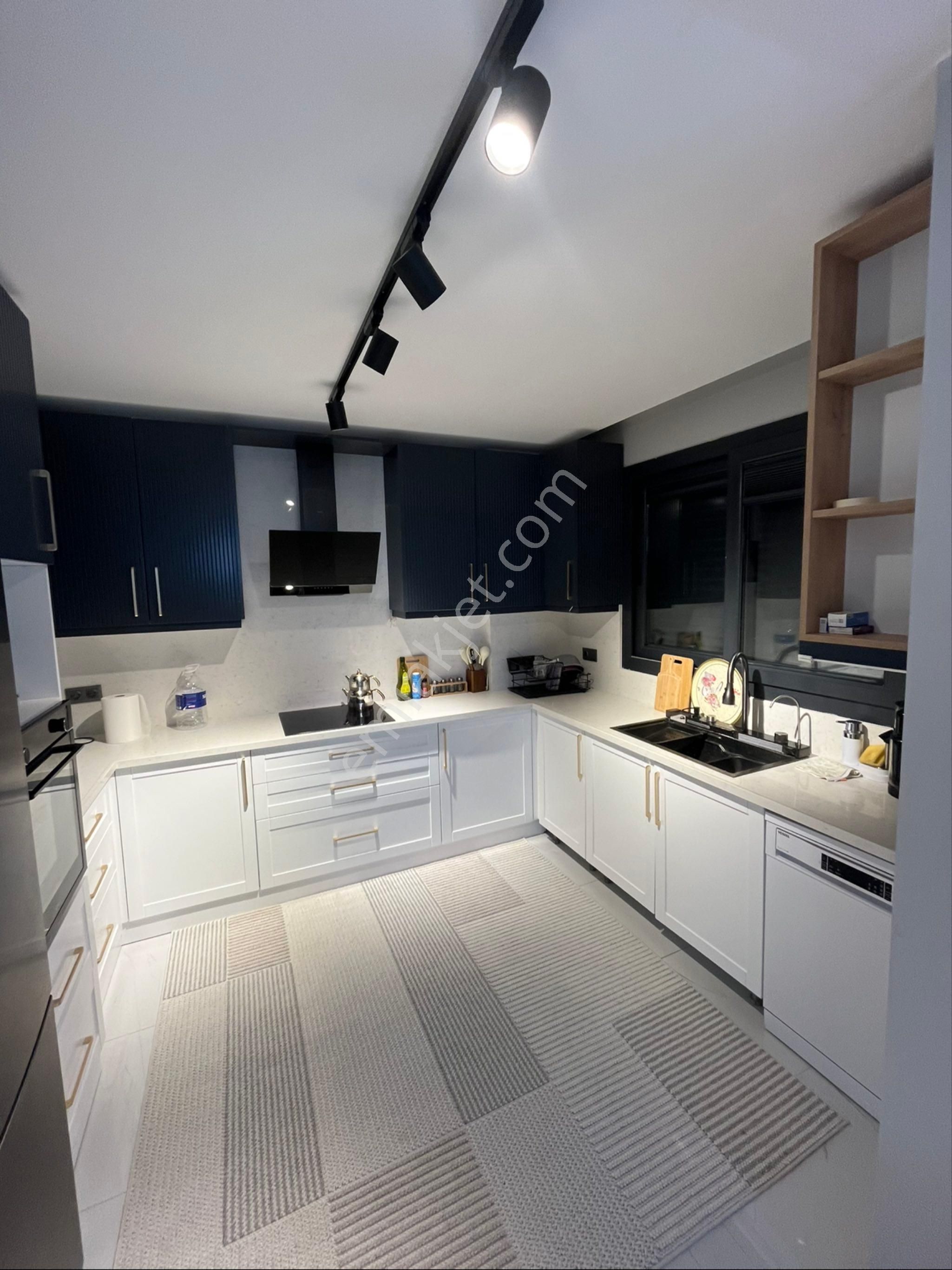 Kuşadasında Müstakil Özel Havuzlu Deniz Manzaralı Eşyalı Villa - Görsel 5