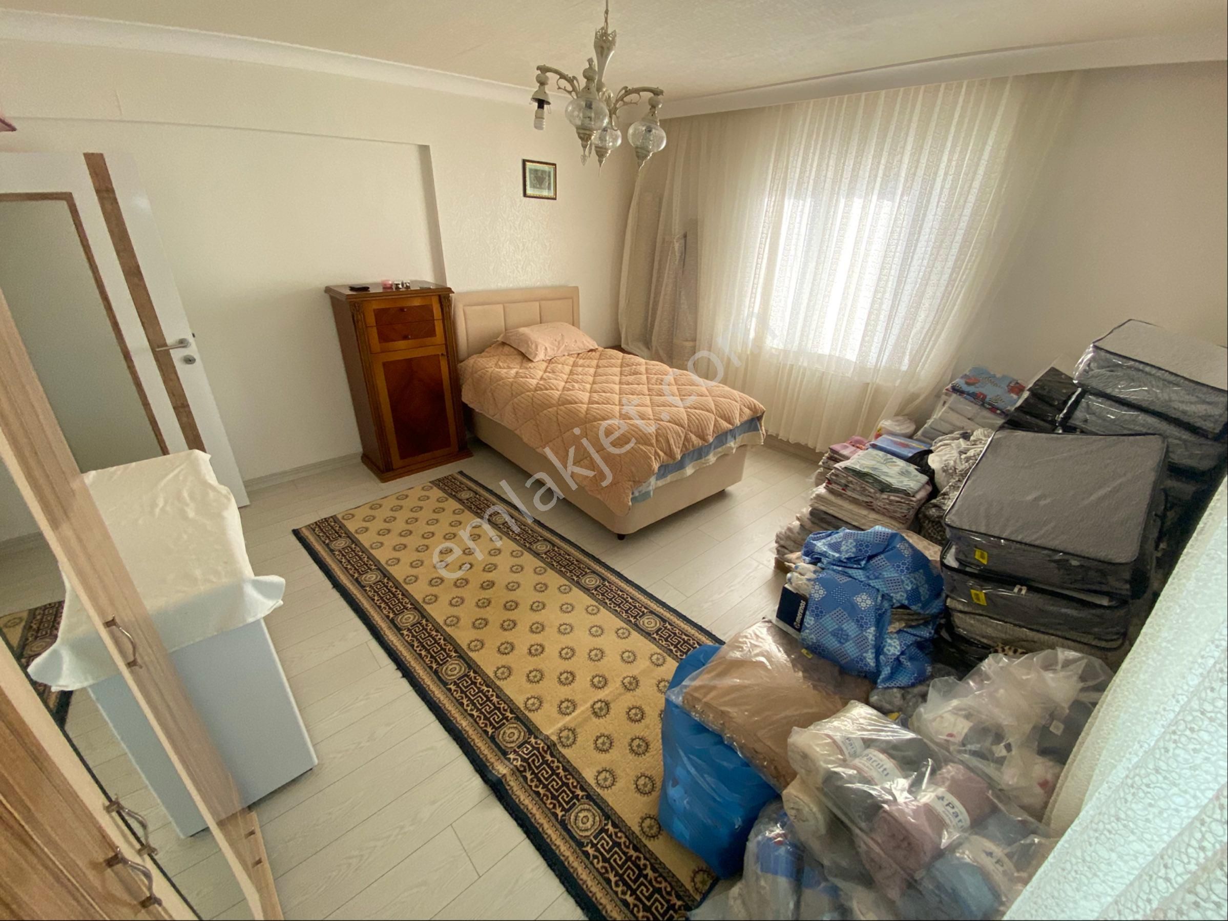 Bayram Gayrimenkulden Etimesgut Ahi Mesut Mahallesi Sit İçerisinde 4+1 Ara Katta 10 Yıllık Satılık - Görsel 24