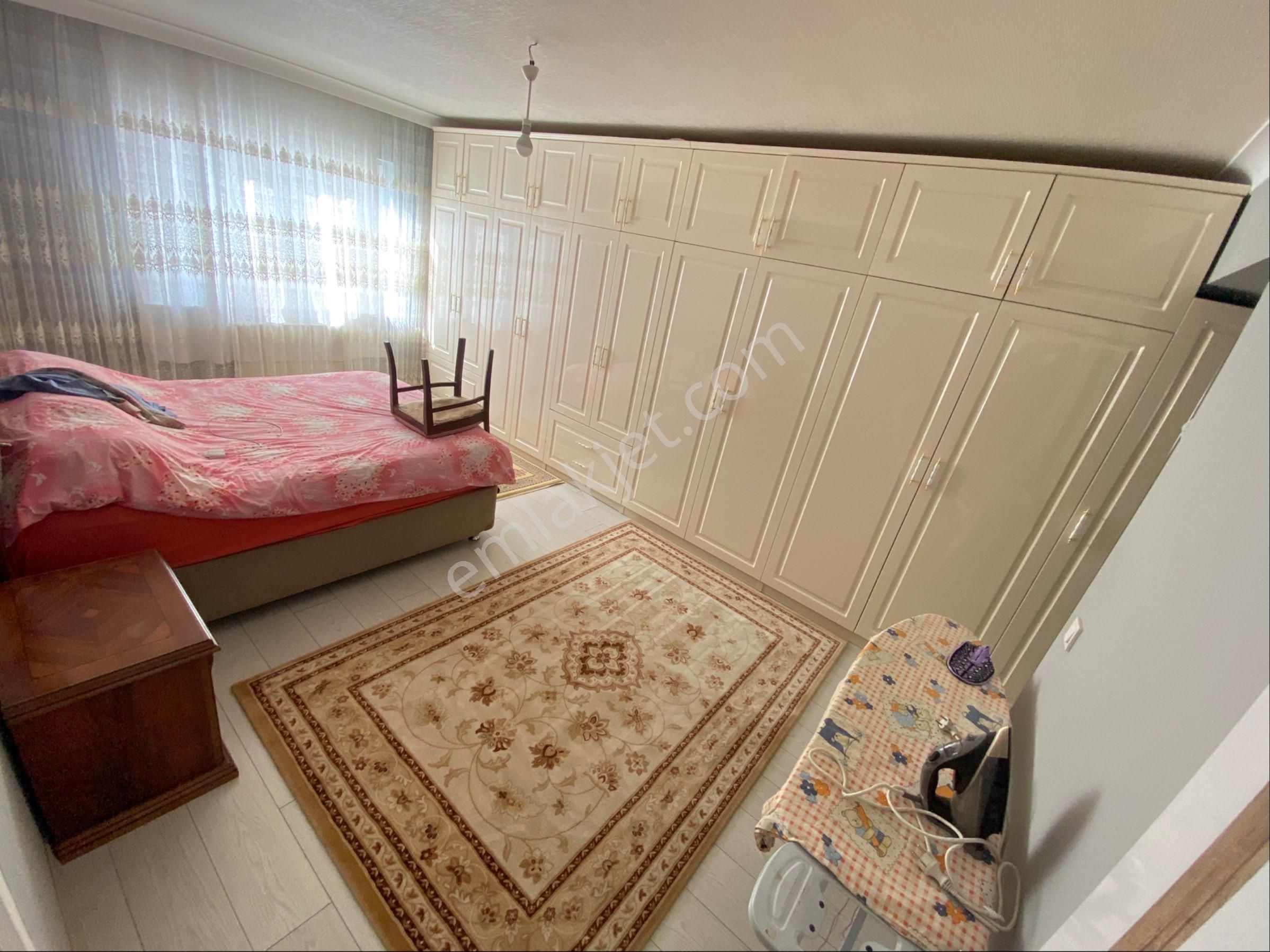 Bayram Gayrimenkulden Etimesgut Ahi Mesut Mahallesi Sit İçerisinde 4+1 Ara Katta 10 Yıllık Satılık - Görsel 16