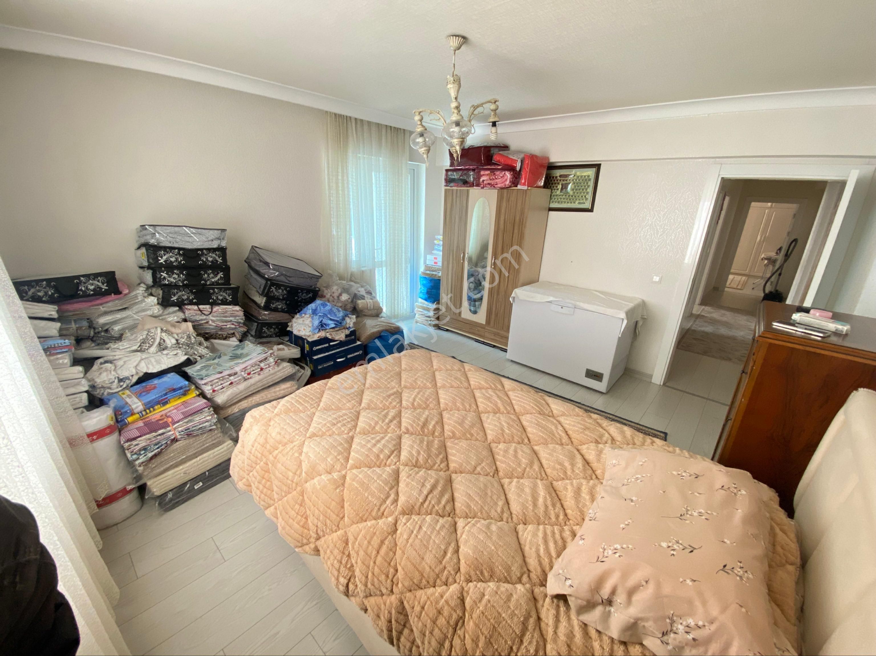 Bayram Gayrimenkulden Etimesgut Ahi Mesut Mahallesi Sit İçerisinde 4+1 Ara Katta 10 Yıllık Satılık - Görsel 23