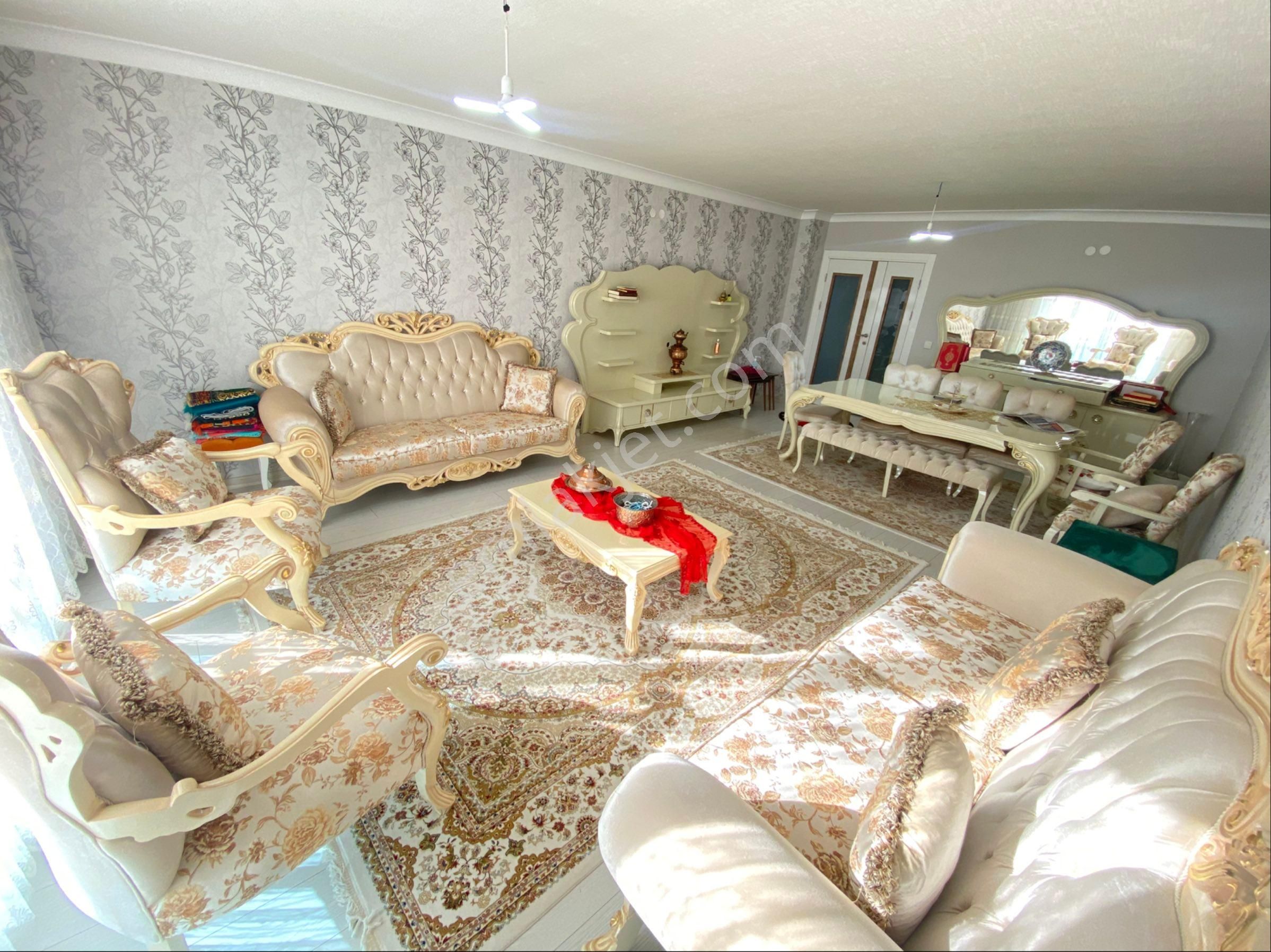 Bayram Gayrimenkulden Etimesgut Ahi Mesut Mahallesi Sit İçerisinde 4+1 Ara Katta 10 Yıllık Satılık - Görsel 12