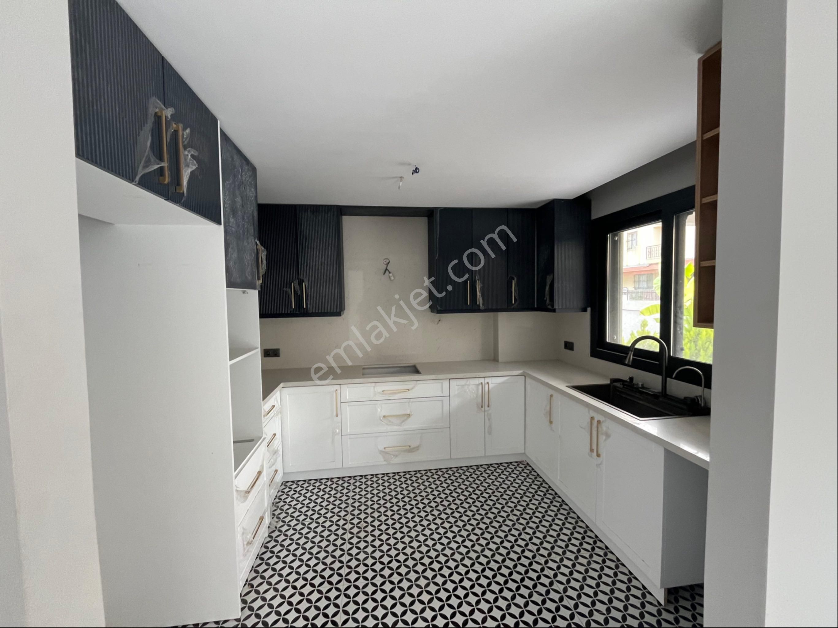 Kuşadasında Müstakil Özel Havuzlu 4+1 Villa - Görsel 9