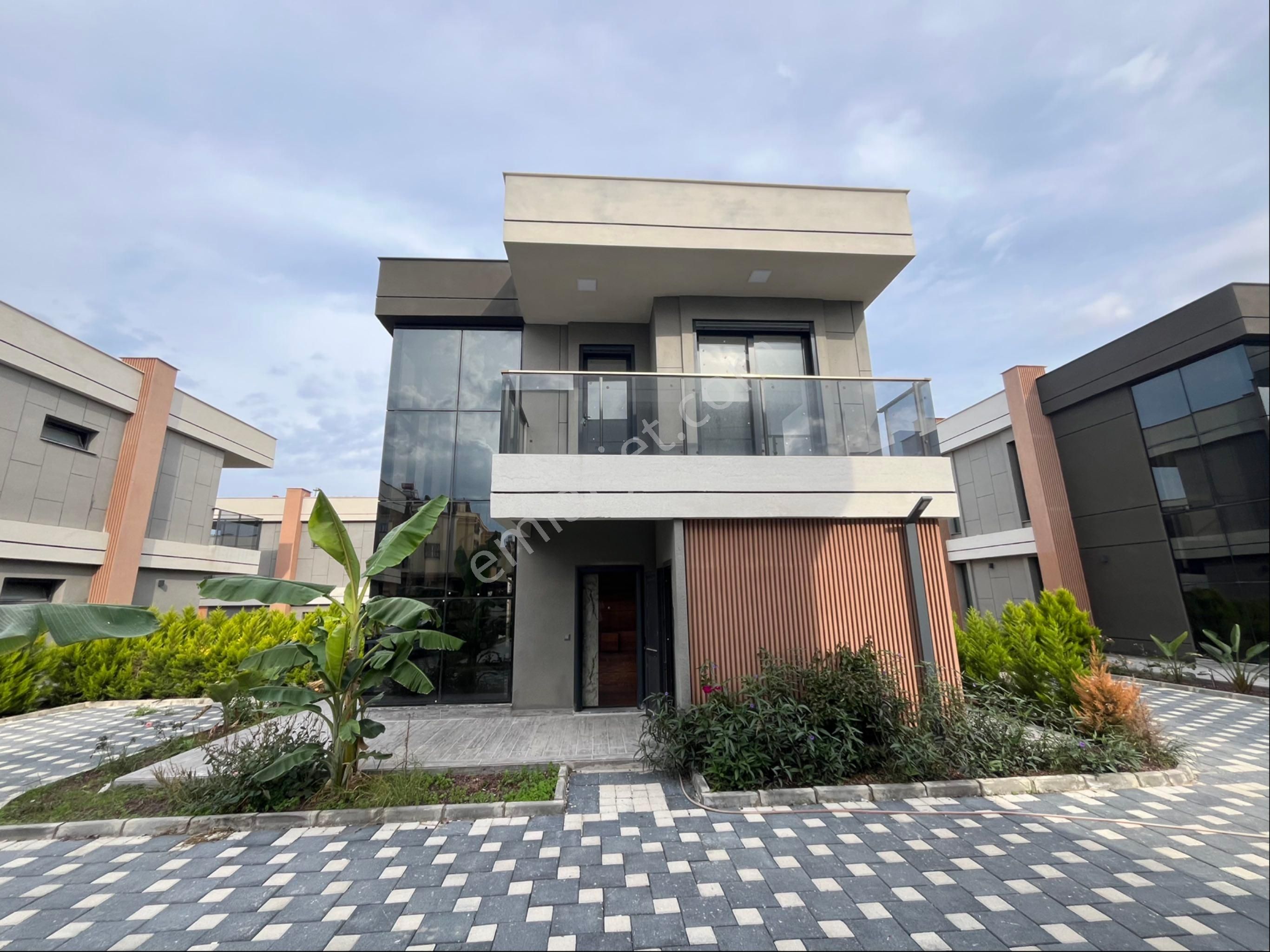 Kuşadasında Müstakil Özel Havuzlu 4+1 Villa - Görsel 2