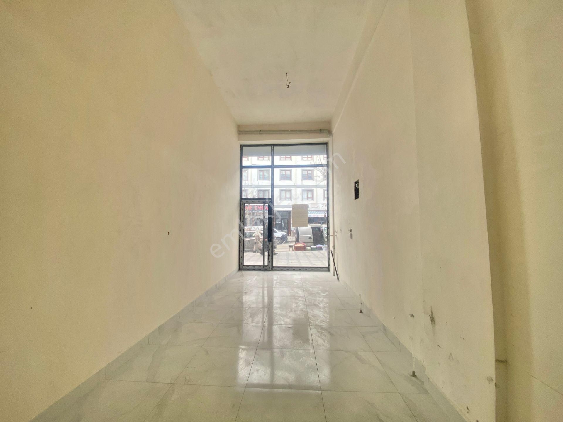 Çiftçioğullarından Belediye Caddesi Üzerinde Depolu Dükkan