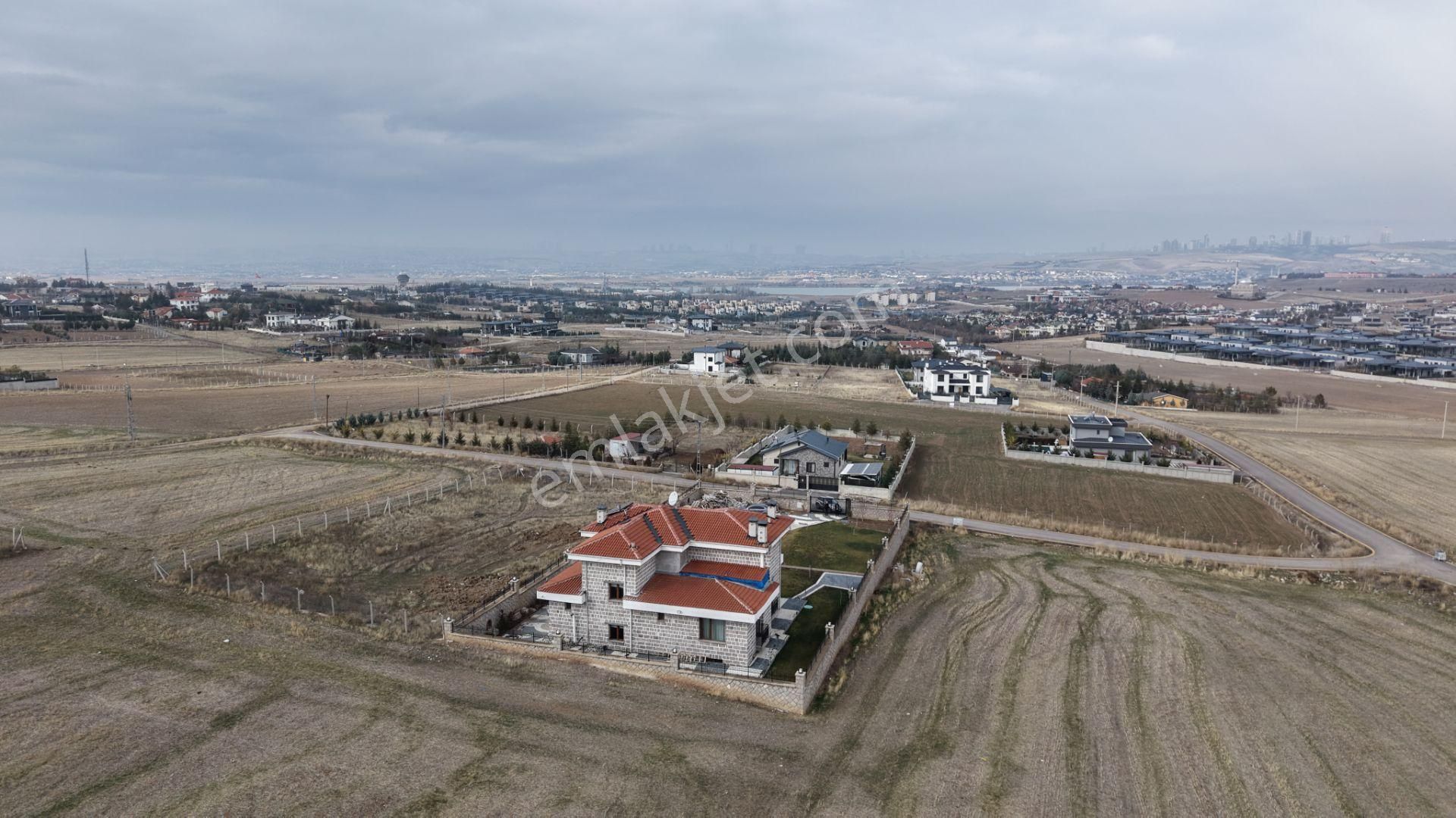 Gölbaşı - Bahçelievler Mah. Göl Manzaralı Kiralık Villa