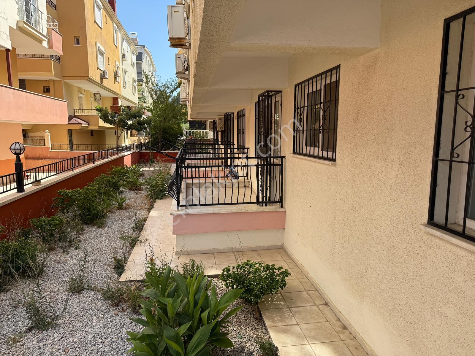 Altınkum Plajına 300m Yüksek Giriş Havuzlu 2+1 Daire - Görsel 18