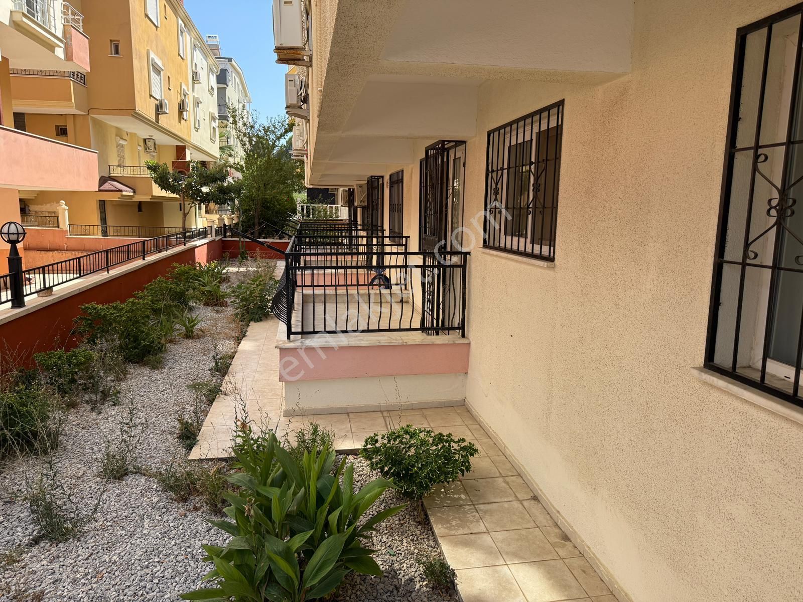 Altınkum Plajına 300m Yüksek Giriş Havuzlu 2+1 Daire - Görsel 19