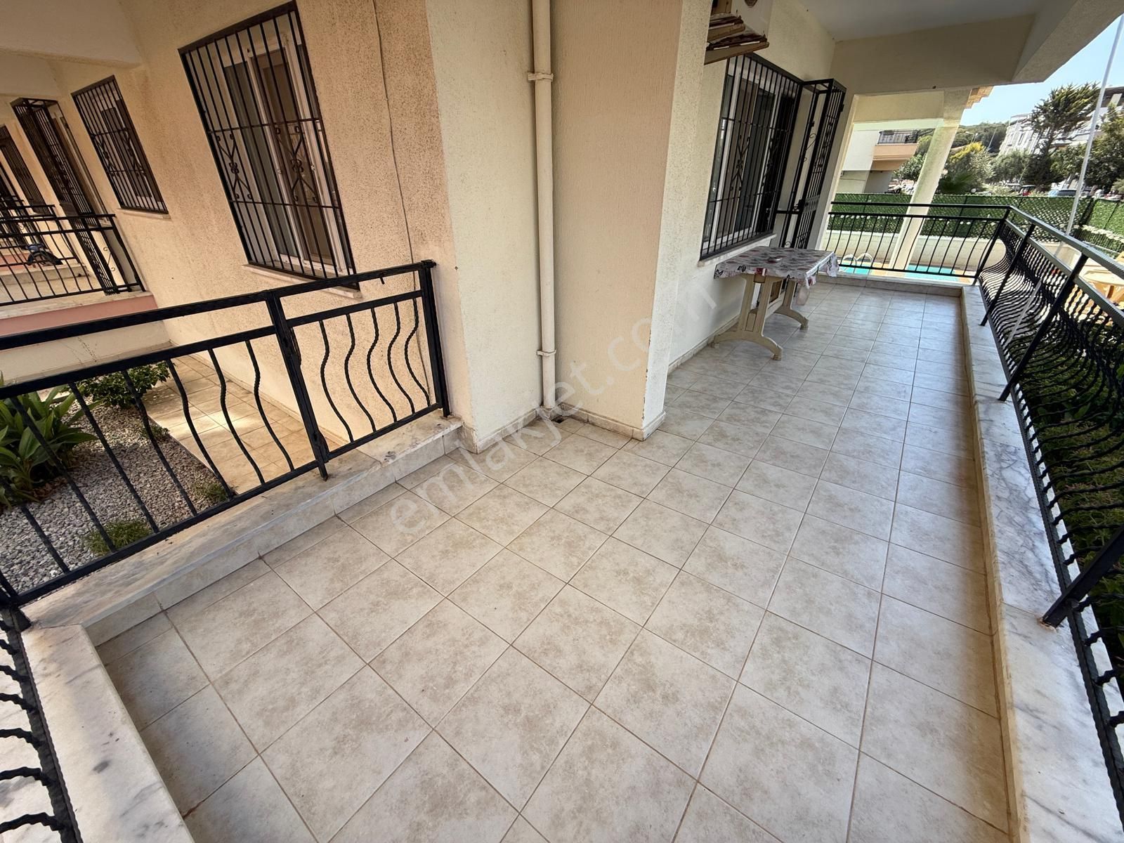 Altınkum Plajına 300m Yüksek Giriş Havuzlu 2+1 Daire - Görsel 16