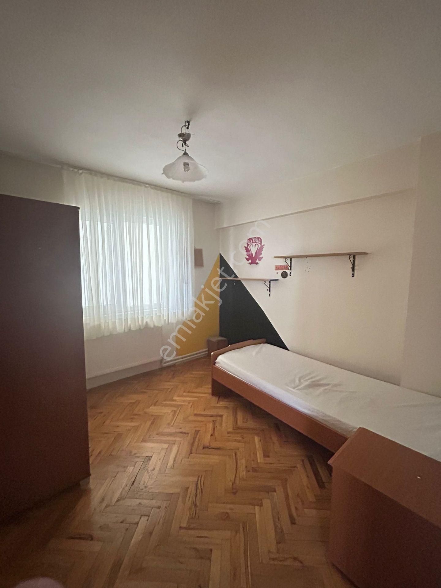 Eşyalı*kiralık*çaldıran Mah*azarbeycan Caddesi Üzeri*üst Kat*3+1*yeni Eşyalı* - Görsel 6
