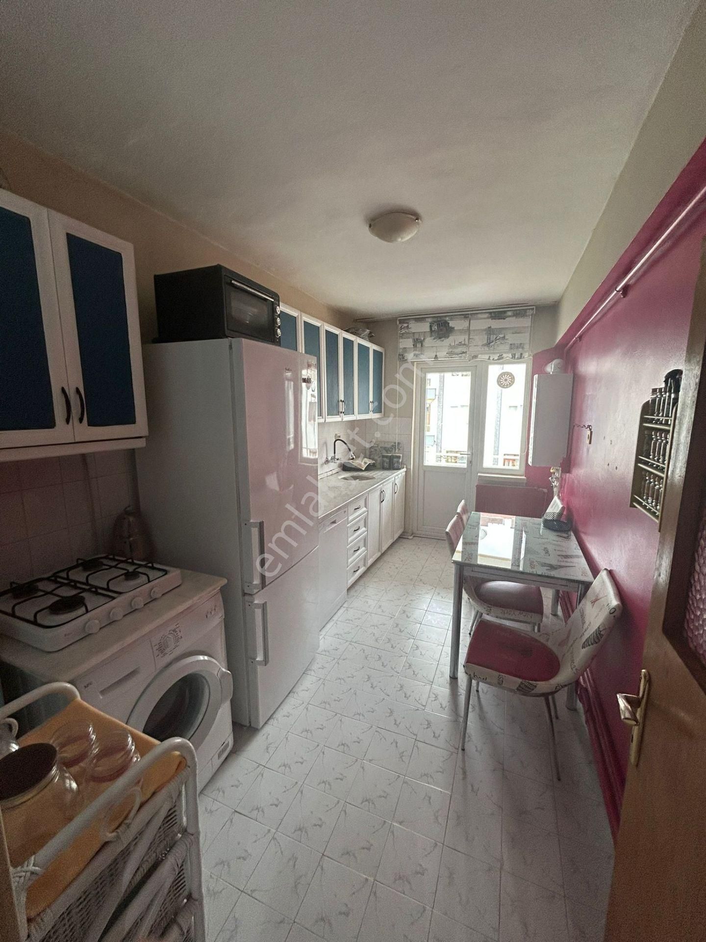 Eşyalı*kiralık*çaldıran Mah*azarbeycan Caddesi Üzeri*üst Kat*3+1*yeni Eşyalı*