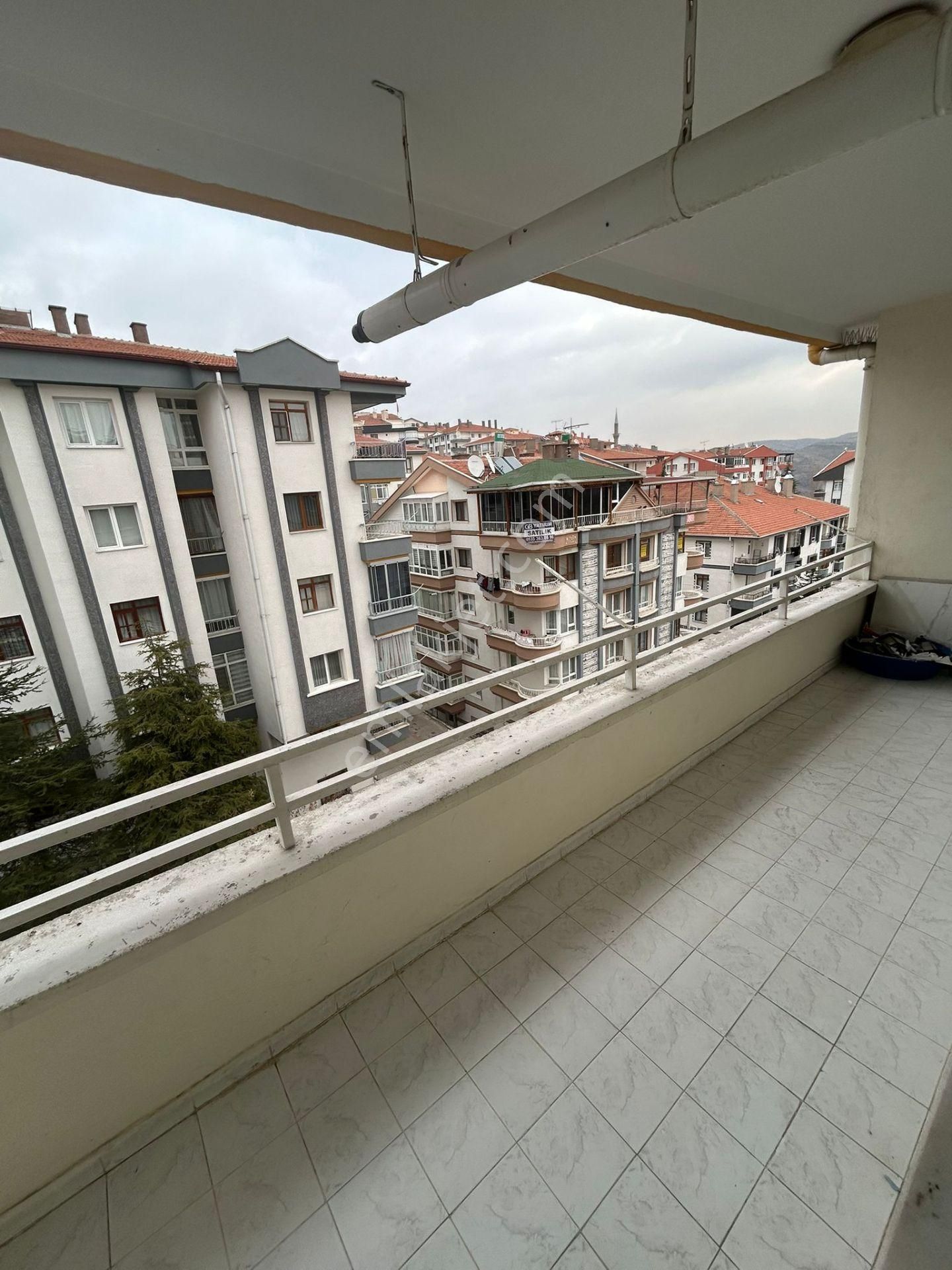 Eşyalı*kiralık*çaldıran Mah*azarbeycan Caddesi Üzeri*üst Kat*3+1*yeni Eşyalı* - Görsel 16