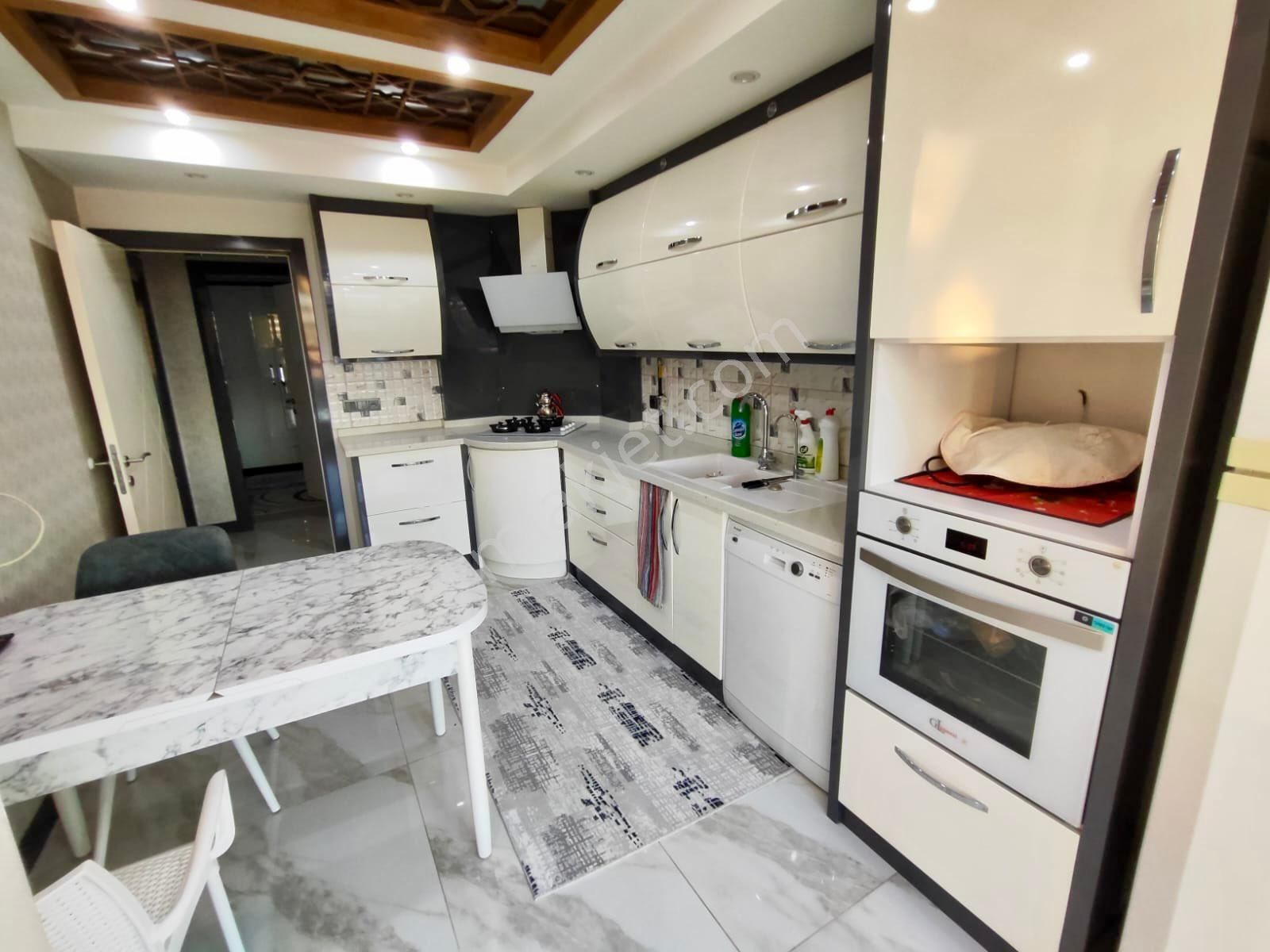 Yenişafakta 3+1 150m2 5yaşında Arakat Asansörlü Daire - Görsel 12