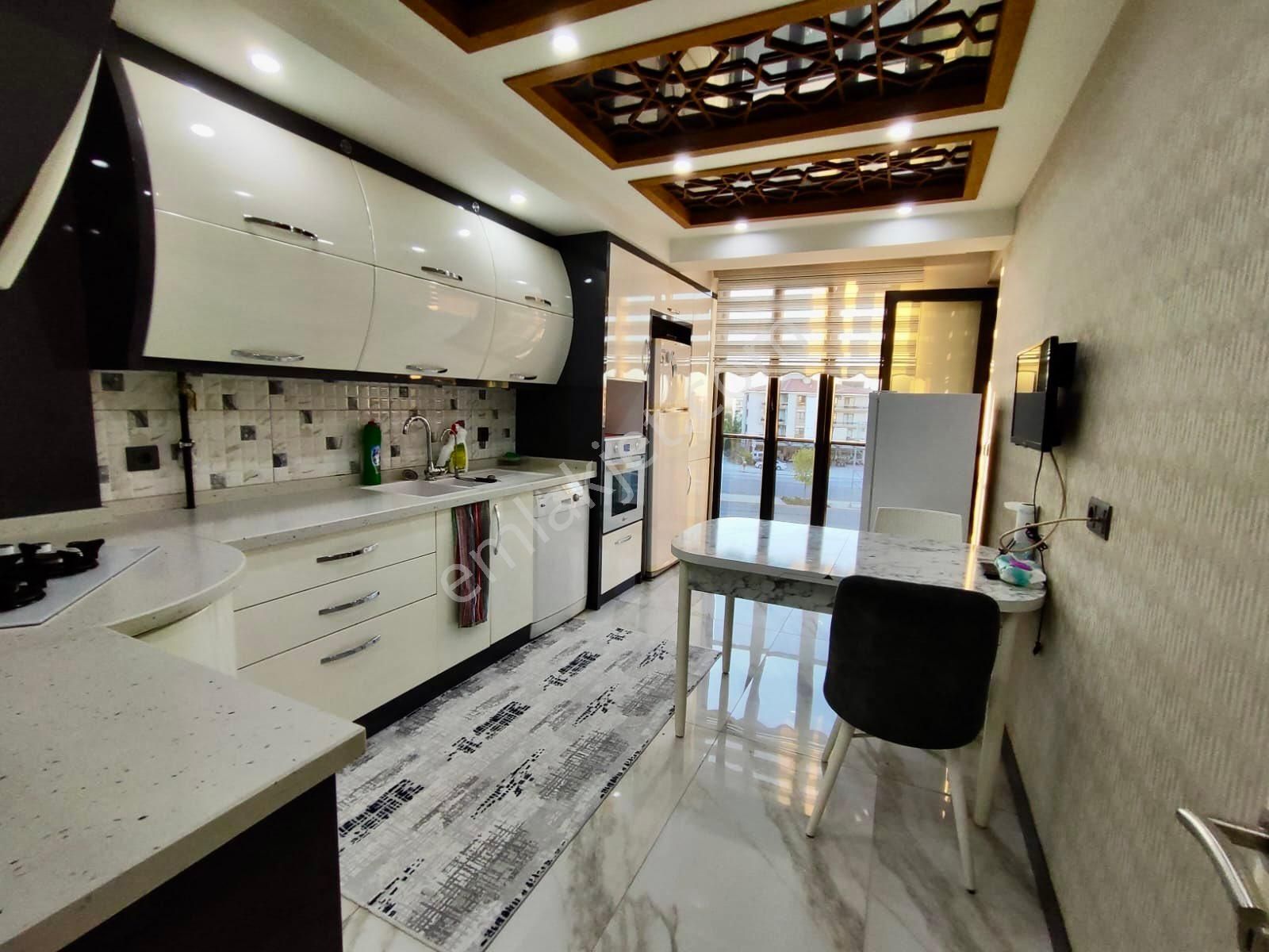 Yenişafakta 3+1 150m2 5yaşında Arakat Asansörlü Daire - Görsel 10