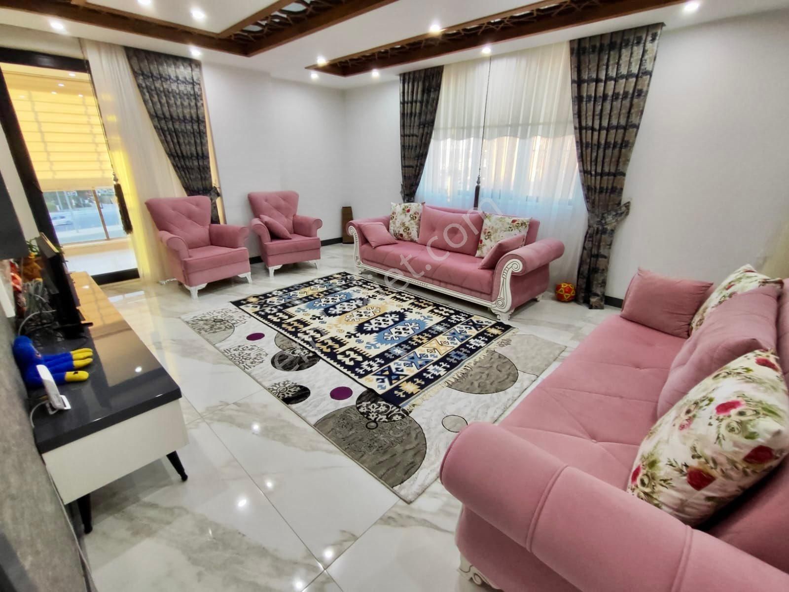 Yenişafakta 3+1 150m2 5yaşında Arakat Asansörlü Daire