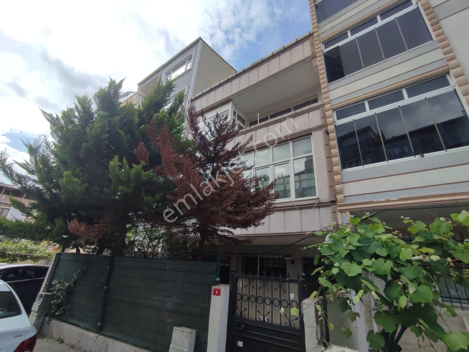 Eyüpsultan Düğmeciler Mahallesi'nde Satılık Komple Bina