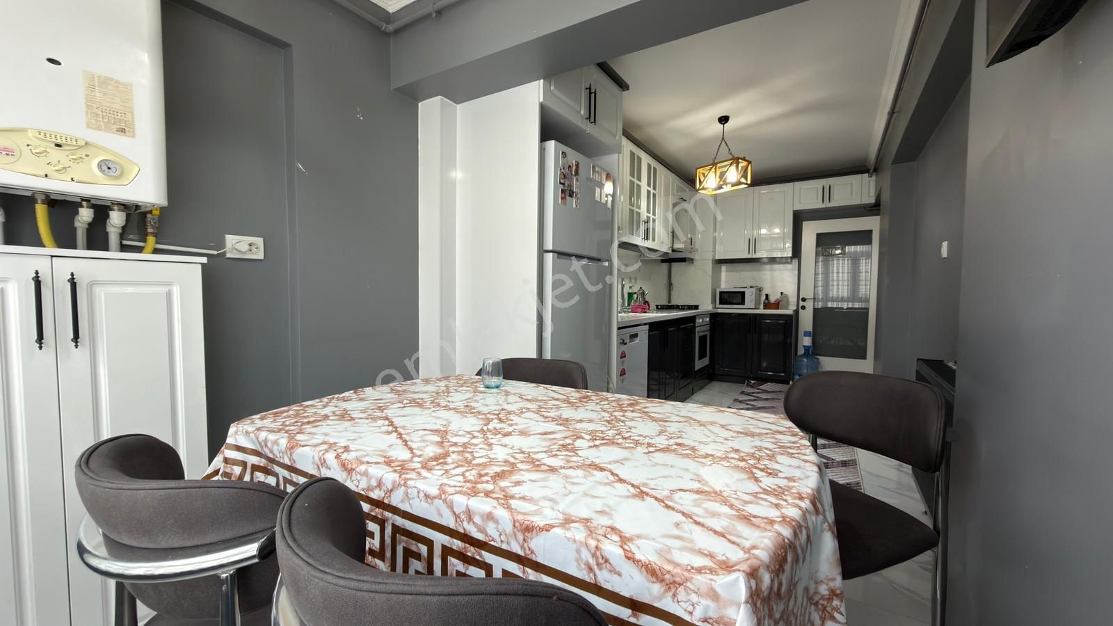 Kalecik Emlak'tan Merkez Mahallesin'de 3.kat, Yapılı Masrafsız 3+1