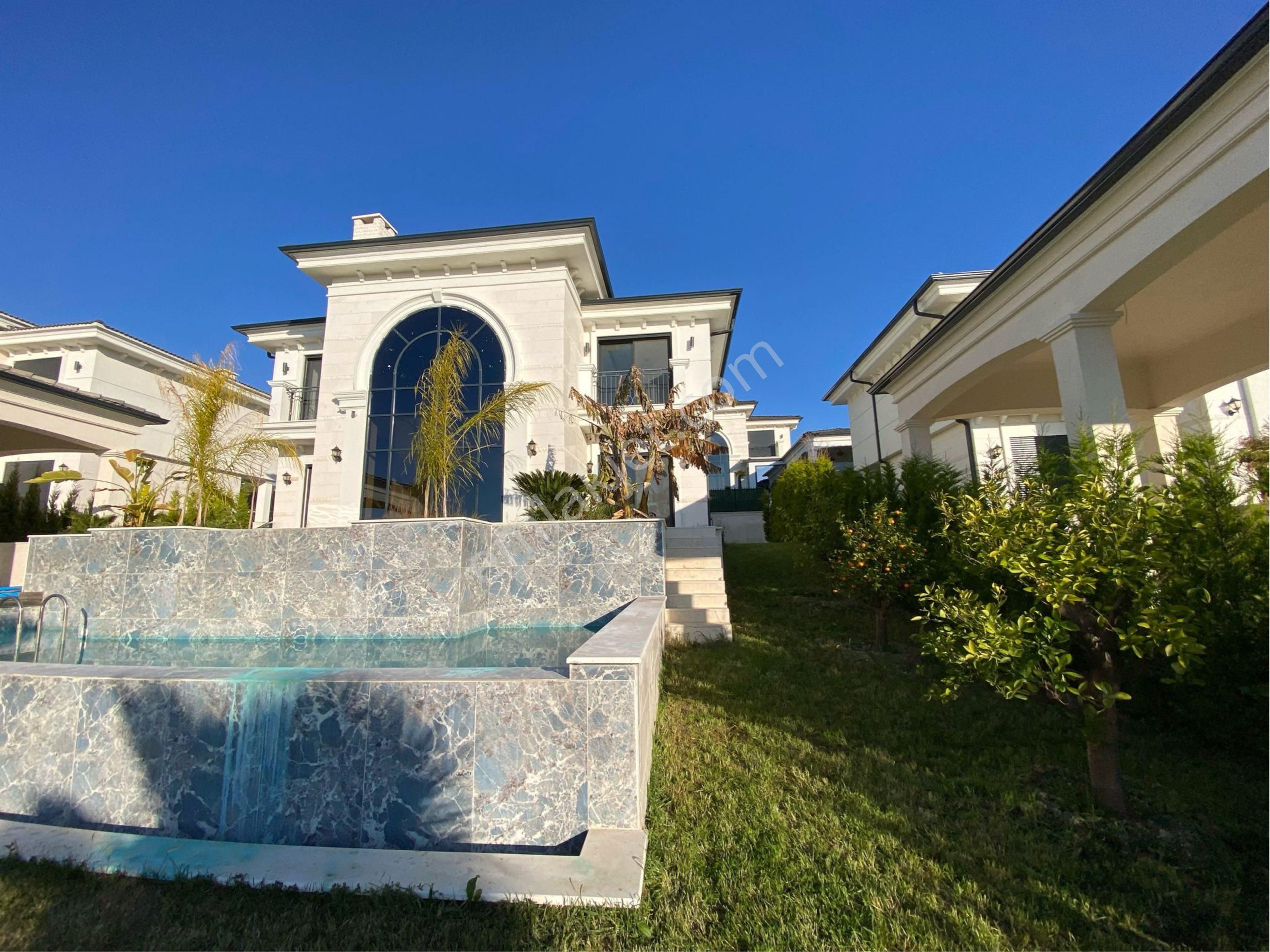 Kuşadası'nda Deniz Manzaralı Sıfır Satılık Malikane - Görsel 22